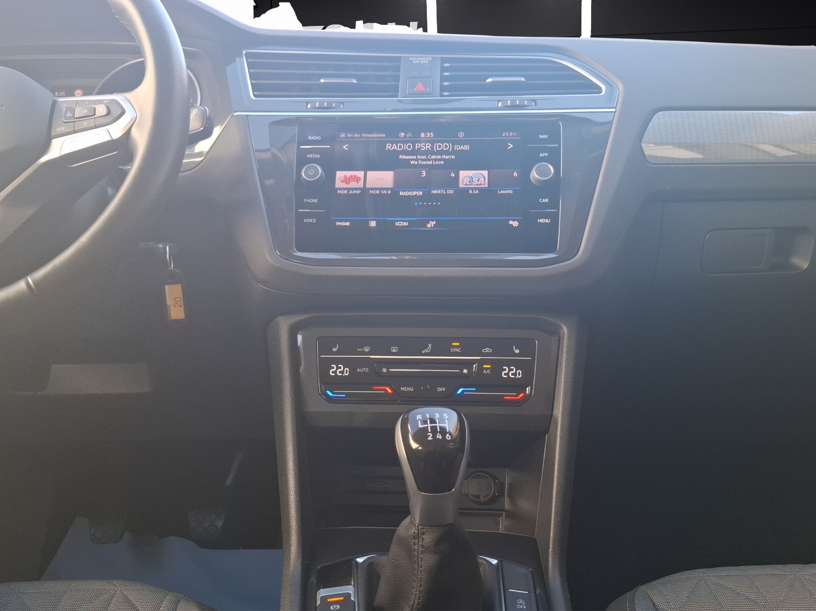 Fahrzeugabbildung Volkswagen Tiguan TSI Life LED Navi ACC PDC SHZ