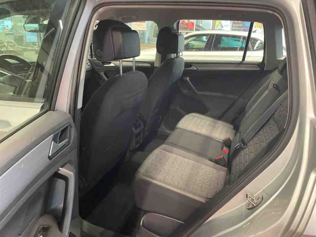 Fahrzeugabbildung Volkswagen Tiguan TSI Life LED Navi ACC PDC SH