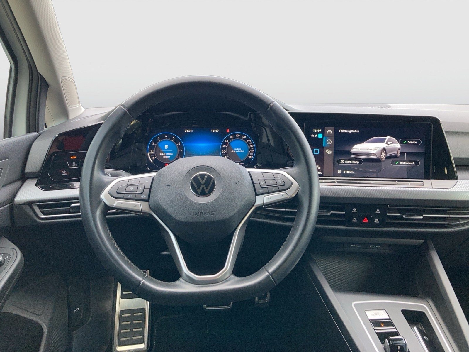 Fahrzeugabbildung Volkswagen Golf VIII Variant eTSI Active DSG LED Navi ACC RFK