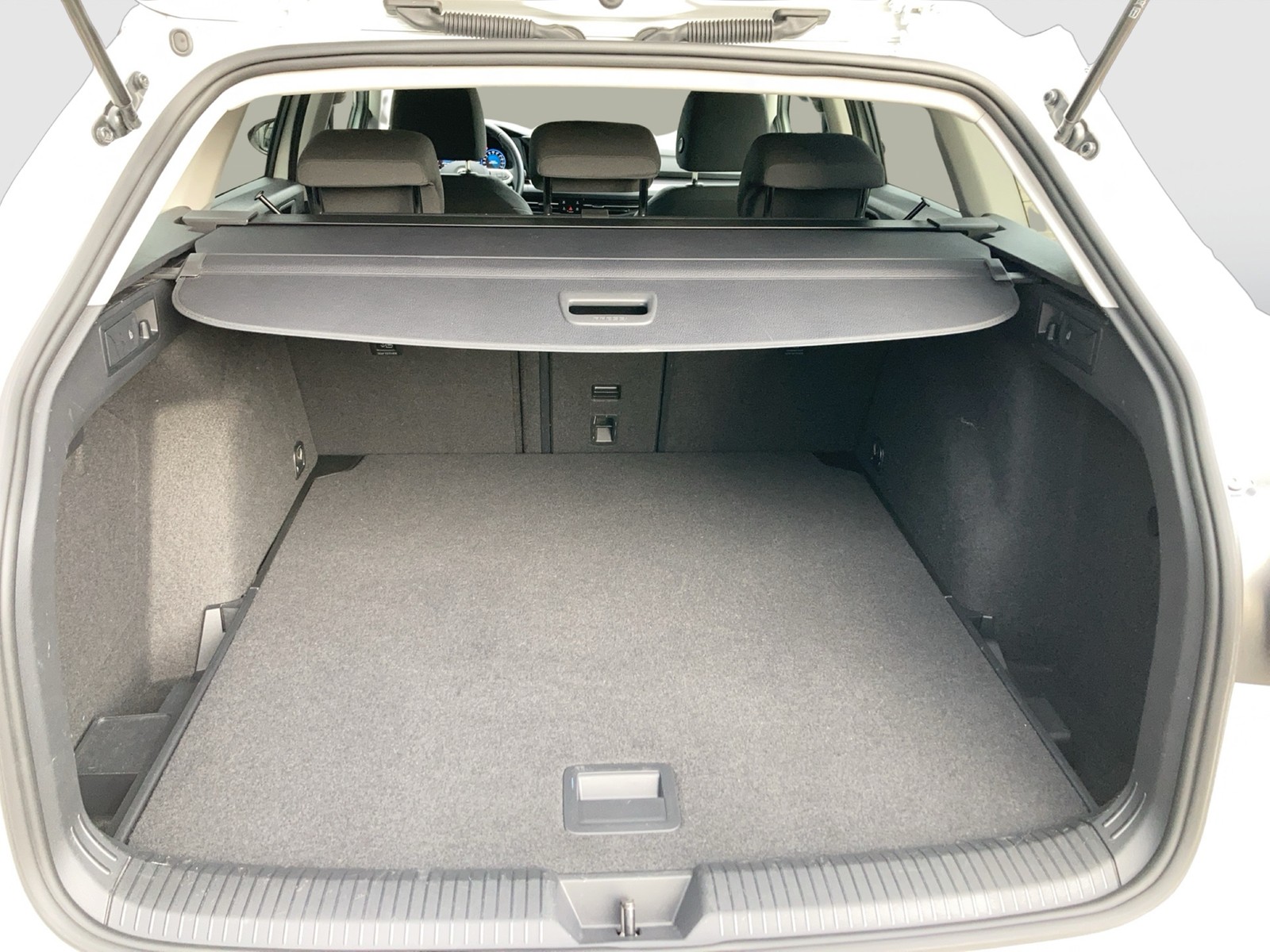 Fahrzeugabbildung Volkswagen Golf VIII Variant eTSI Active DSG LED Navi ACC RFK
