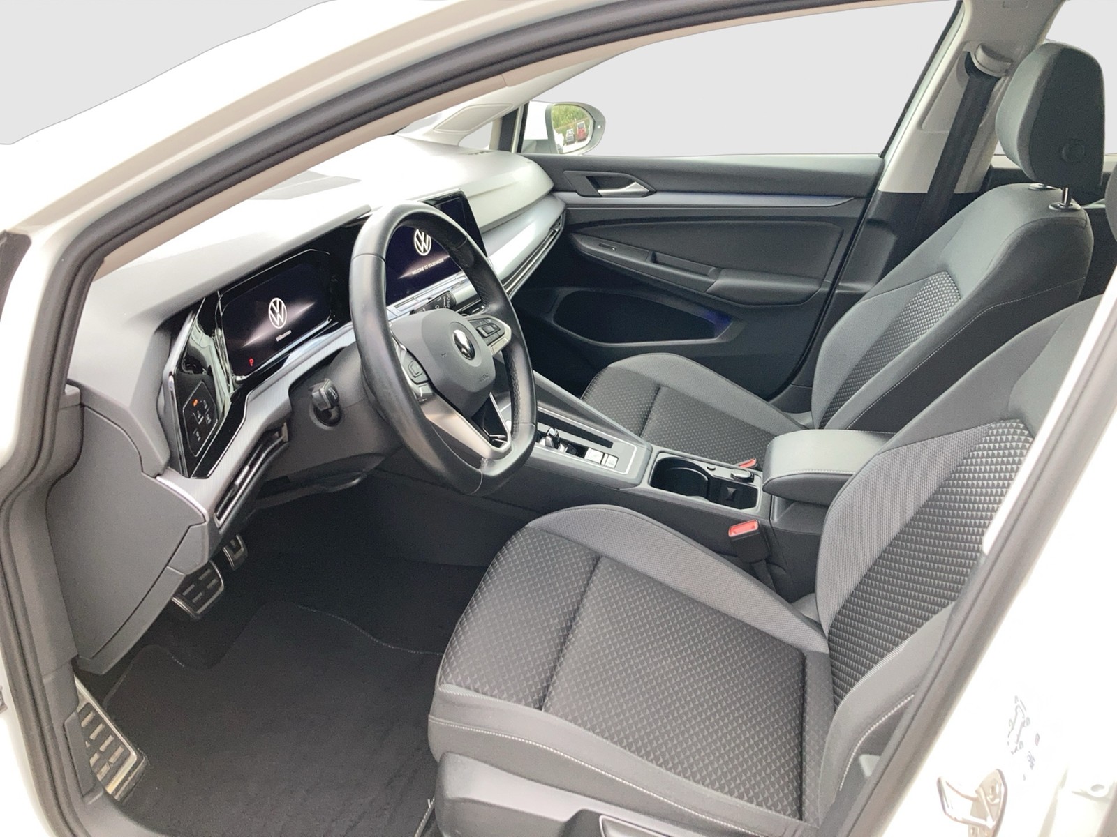 Fahrzeugabbildung Volkswagen Golf VIII Variant eTSI Active DSG LED Navi ACC RFK