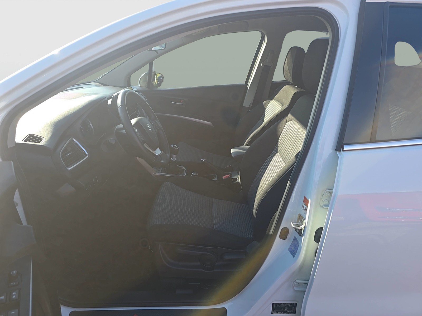 Fahrzeugabbildung Suzuki S-Cross Comfort 4x4 Hybrid LED Navi AHK ACC RFK Pano SH