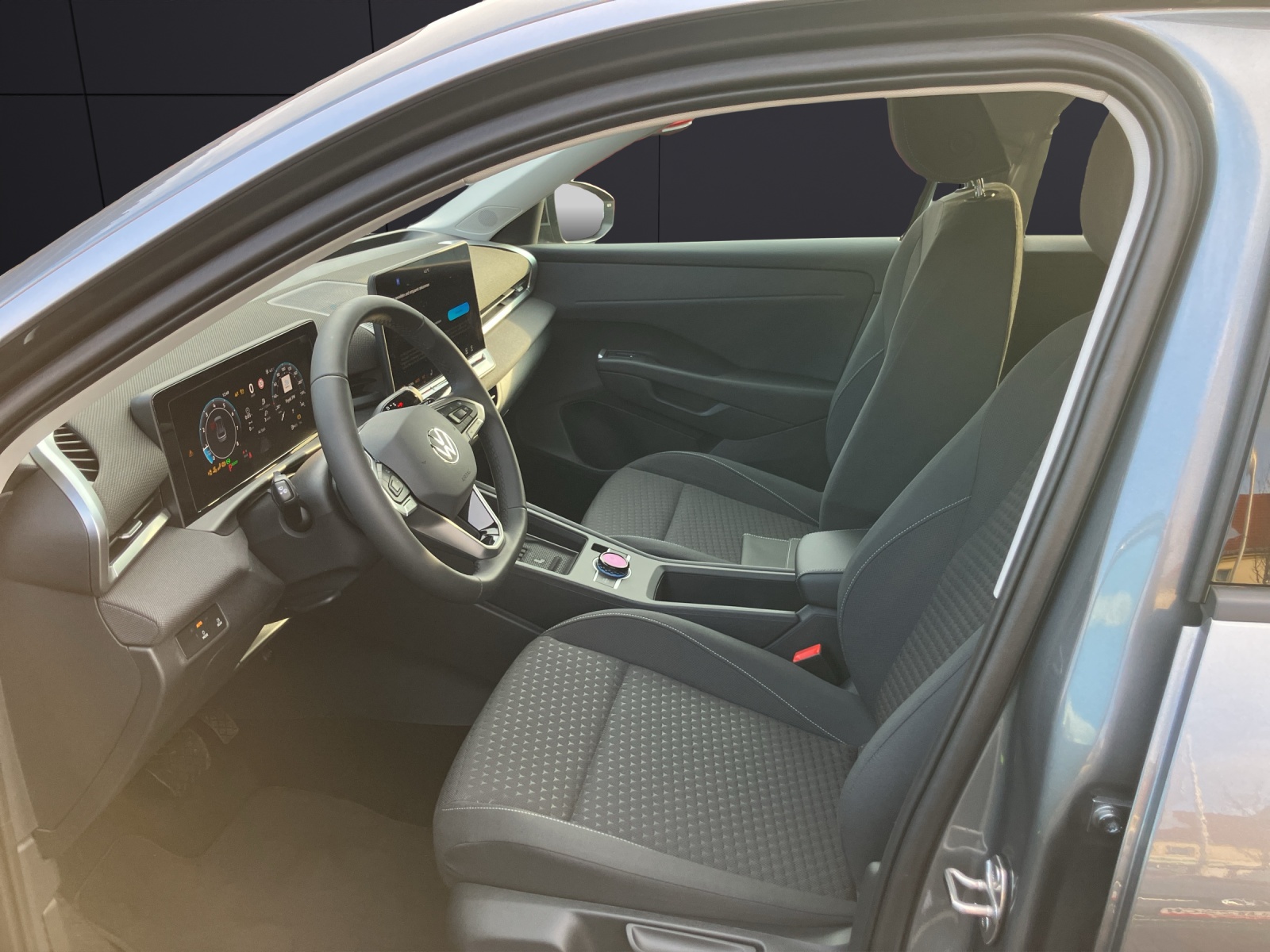 Fahrzeugabbildung Volkswagen T-Roc Life NAVI DAB LED ACC