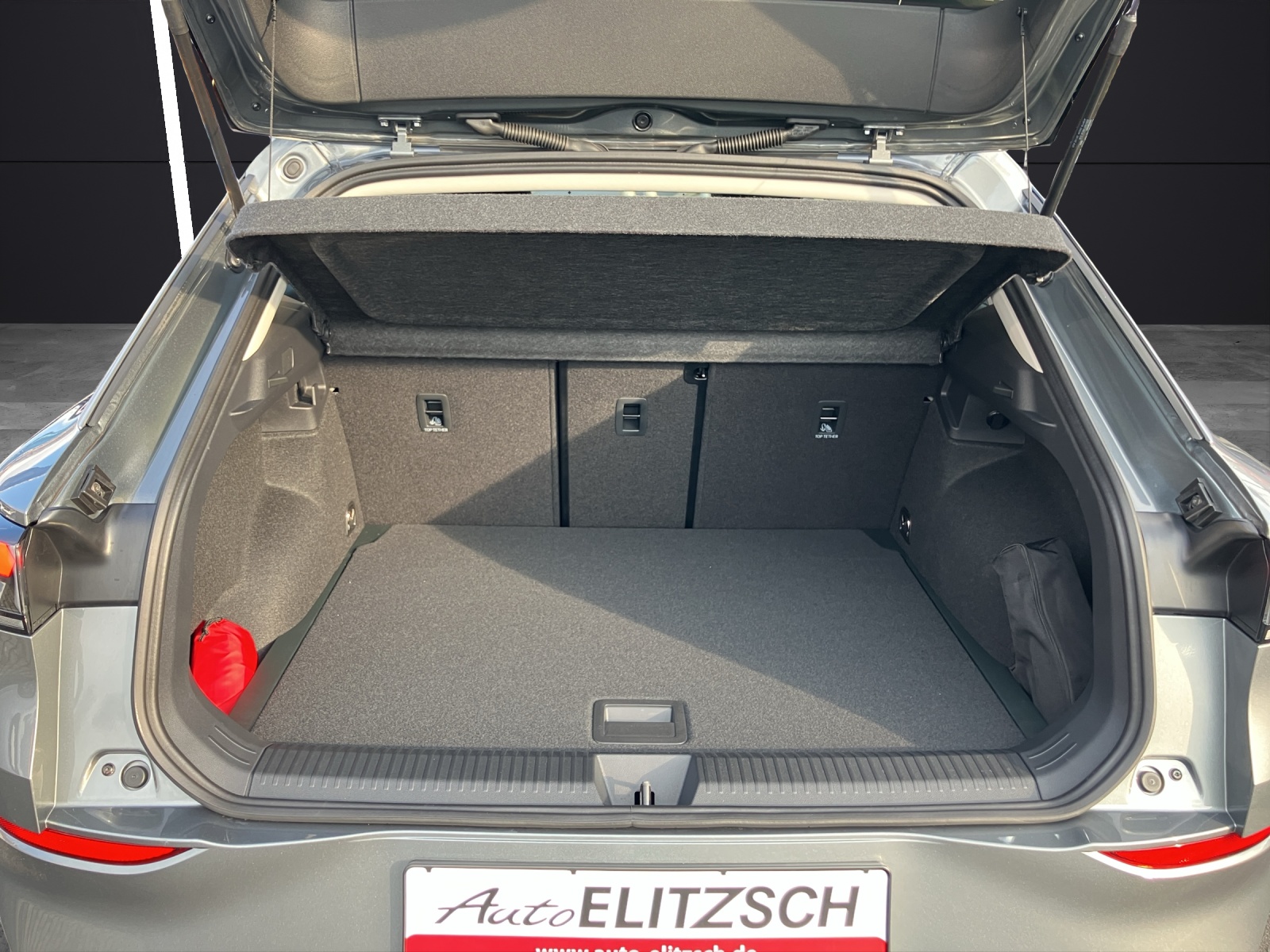 Fahrzeugabbildung Volkswagen T-Roc Life NAVI DAB LED ACC