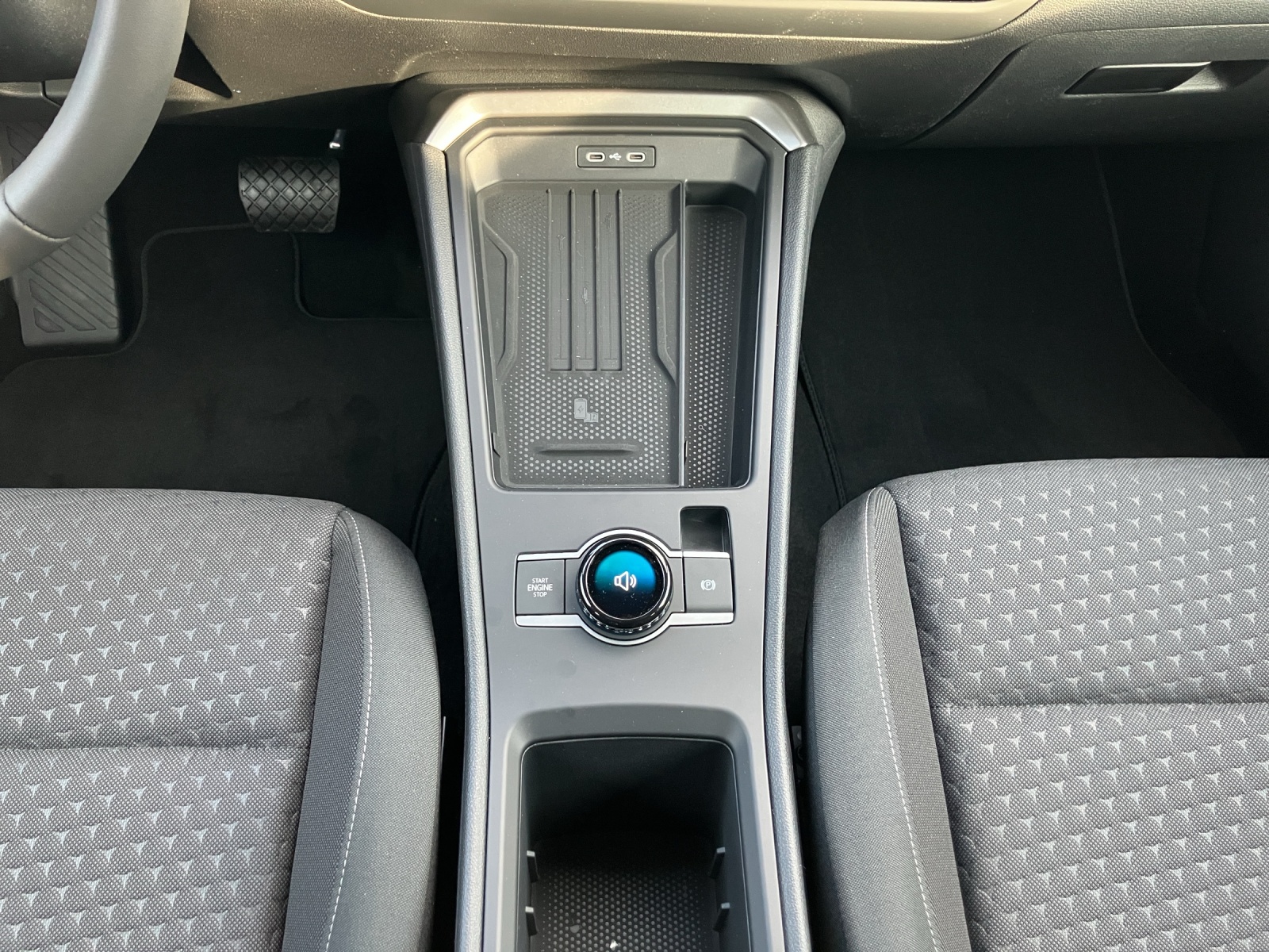 Fahrzeugabbildung Volkswagen T-Roc Life NAVI DAB LED ACC