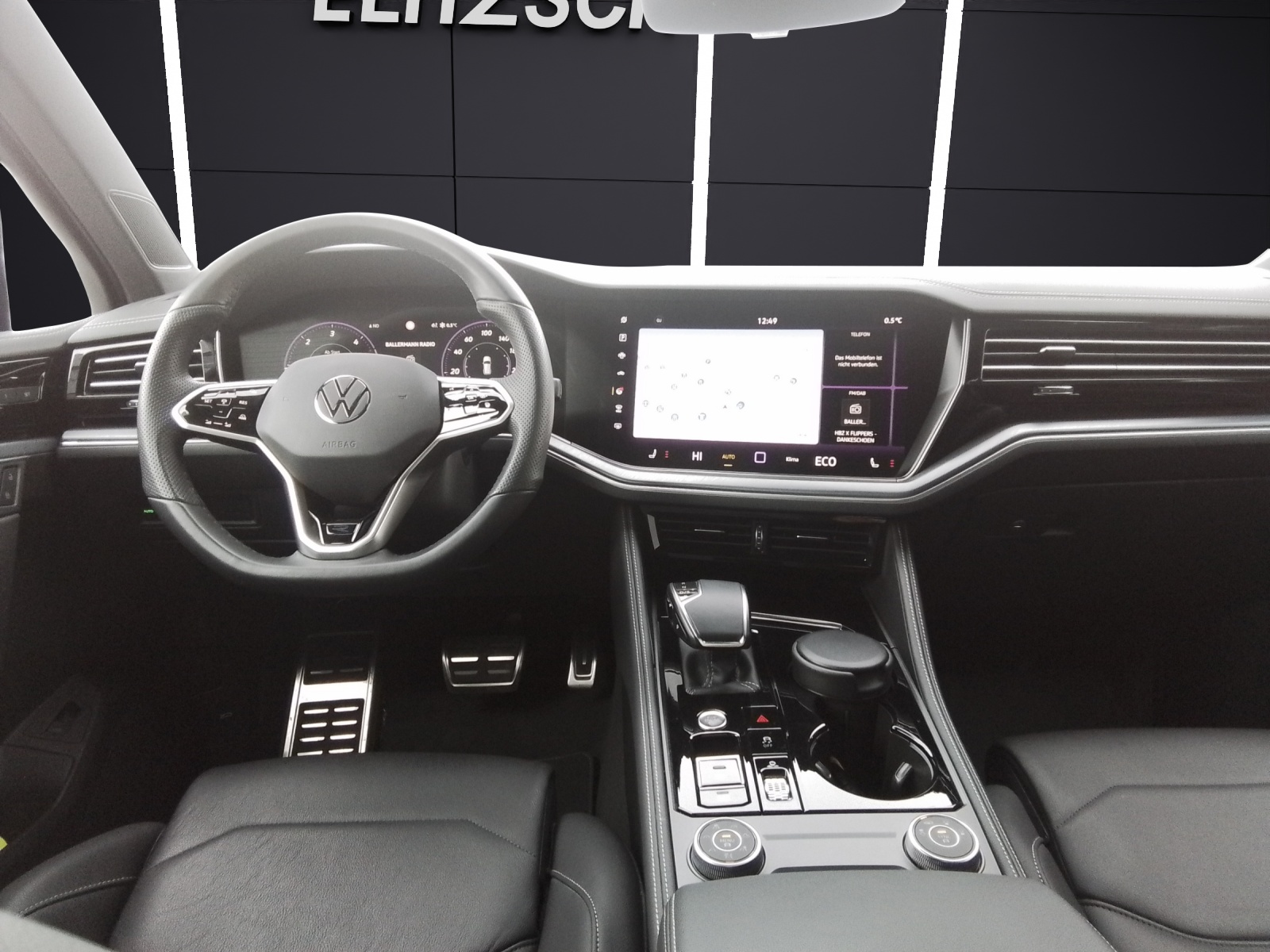 Fahrzeugabbildung Volkswagen Touareg TDI R-Line Matrix AHK RFK HuD LUFT ACC SH LM