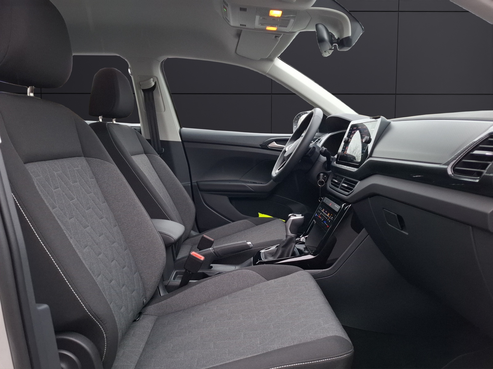 Fahrzeugabbildung Volkswagen T-Cross TSI Life DSG LED CarPlay AID ACC RFK SH LM