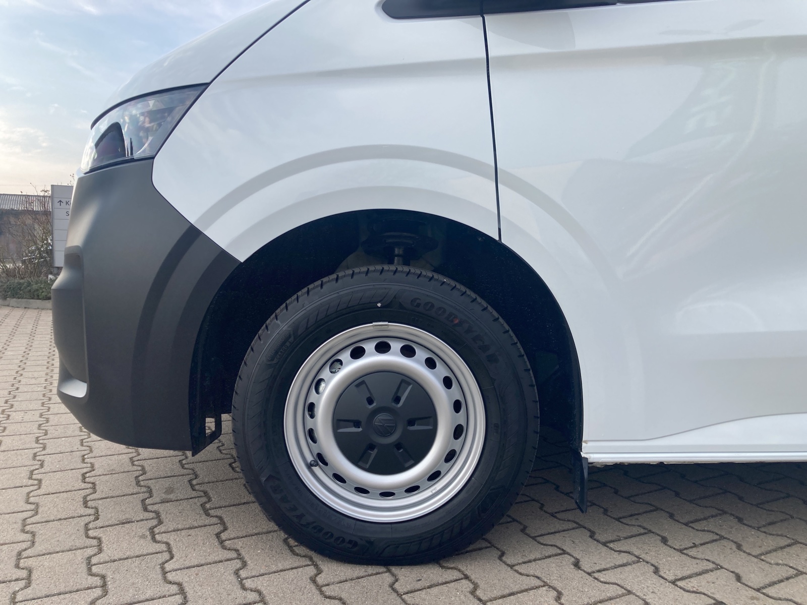 Fahrzeugabbildung Volkswagen T7 Transporter TDI Kasten AHK LaneAssist PDK