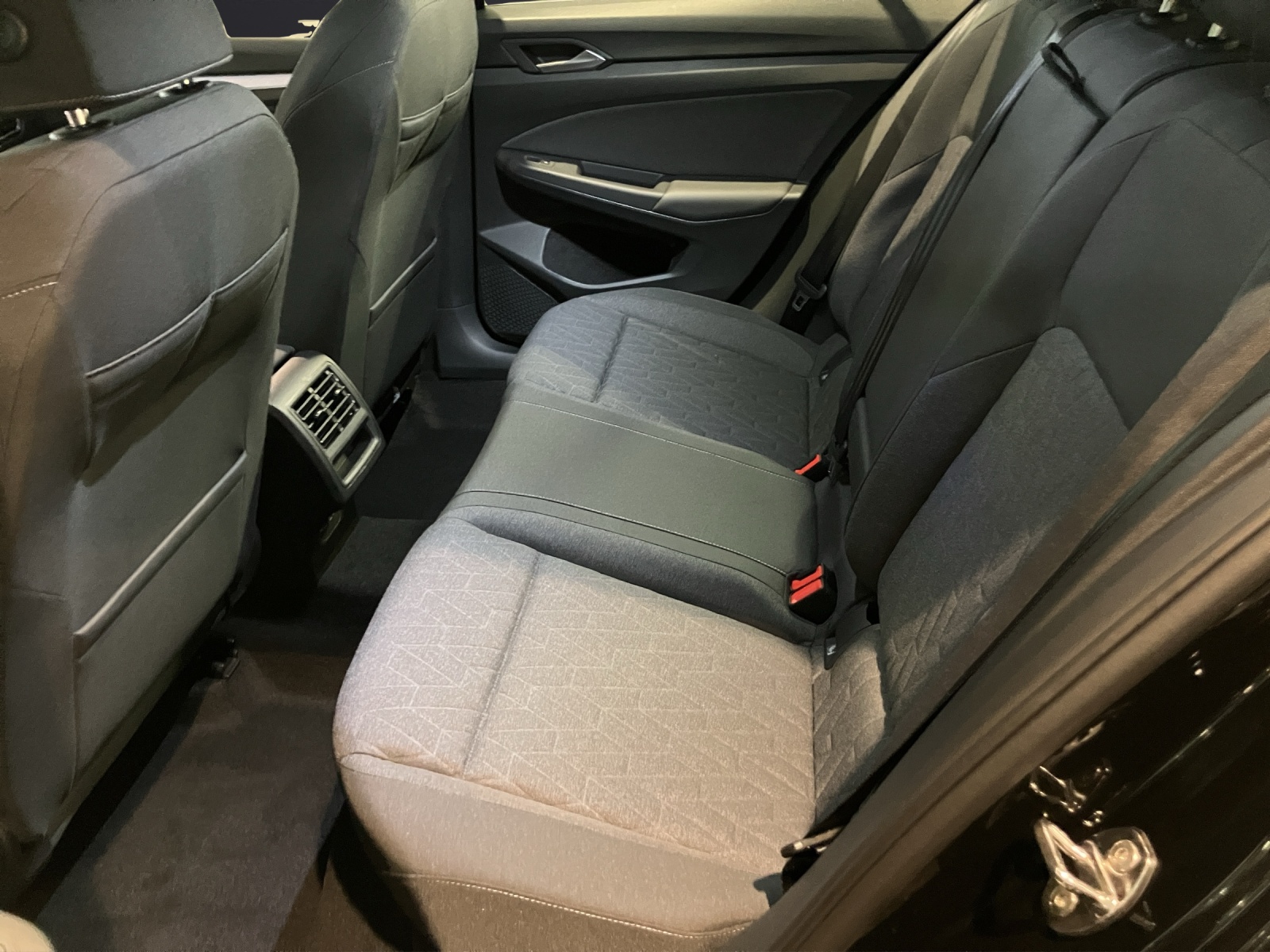 Fahrzeugabbildung Volkswagen Golf 1.5 TSI 85 kW Goal LED, DAB +, AUTO LIGHT ASSIST , ACC