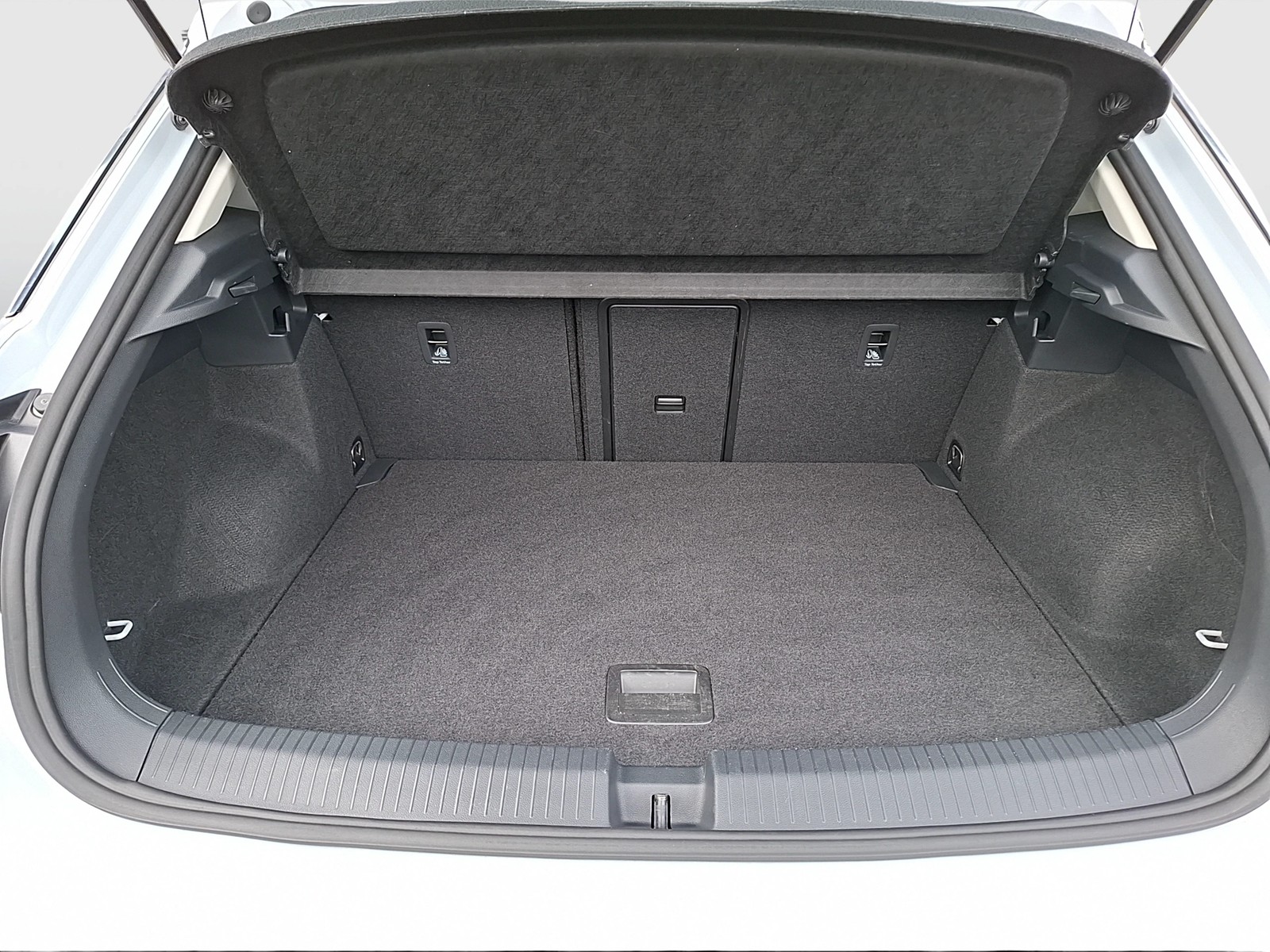 Fahrzeugabbildung Volkswagen T-Roc TSI Style LED AHK Navi ACC RFK SH