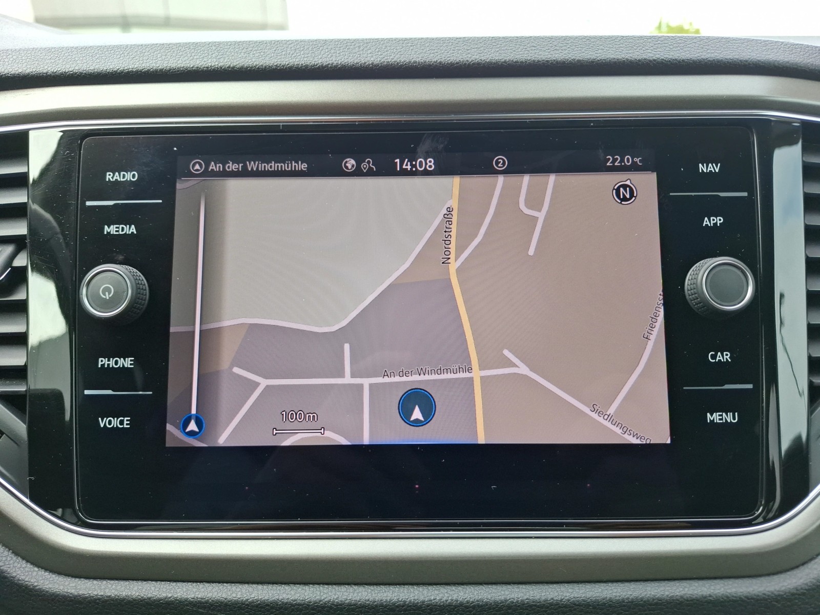 Fahrzeugabbildung Volkswagen T-Roc TSI Style LED AHK Navi ACC RFK SH