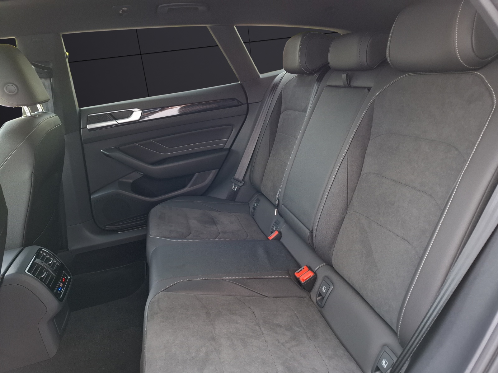 Fahrzeugabbildung Volkswagen Arteon SB TSI R-Line DSG Matrix Navi Pano AID ACC RFK SH