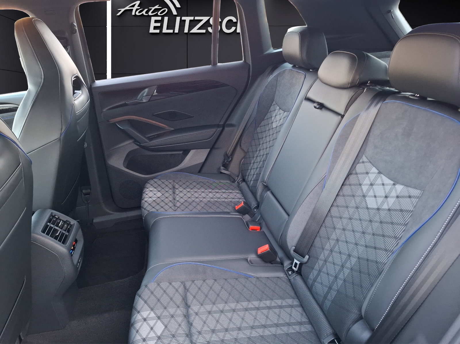 Fahrzeugabbildung Volkswagen Tiguan R-Line TDI 4M AHZV DCC AreaView