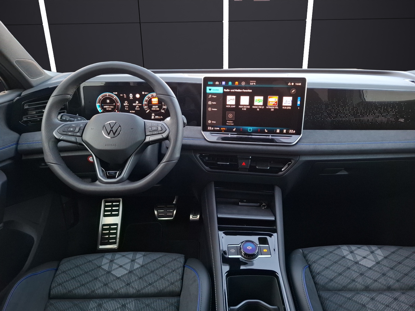 Fahrzeugabbildung Volkswagen Tiguan R-Line TDI 4M AHZV DCC AreaView