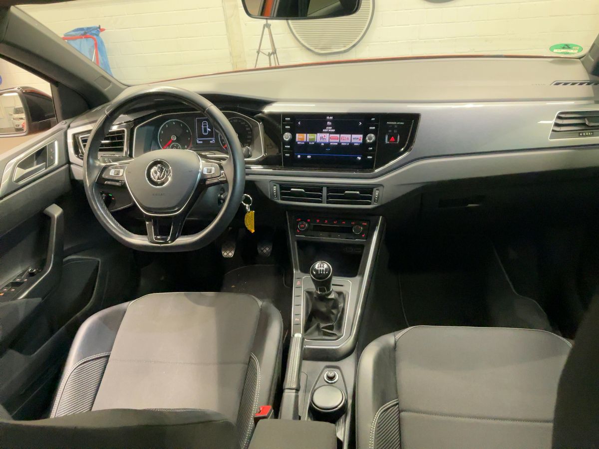 Fahrzeugabbildung Volkswagen Polo TSI Highline LED ACC App-Connect PDC SHZ LM