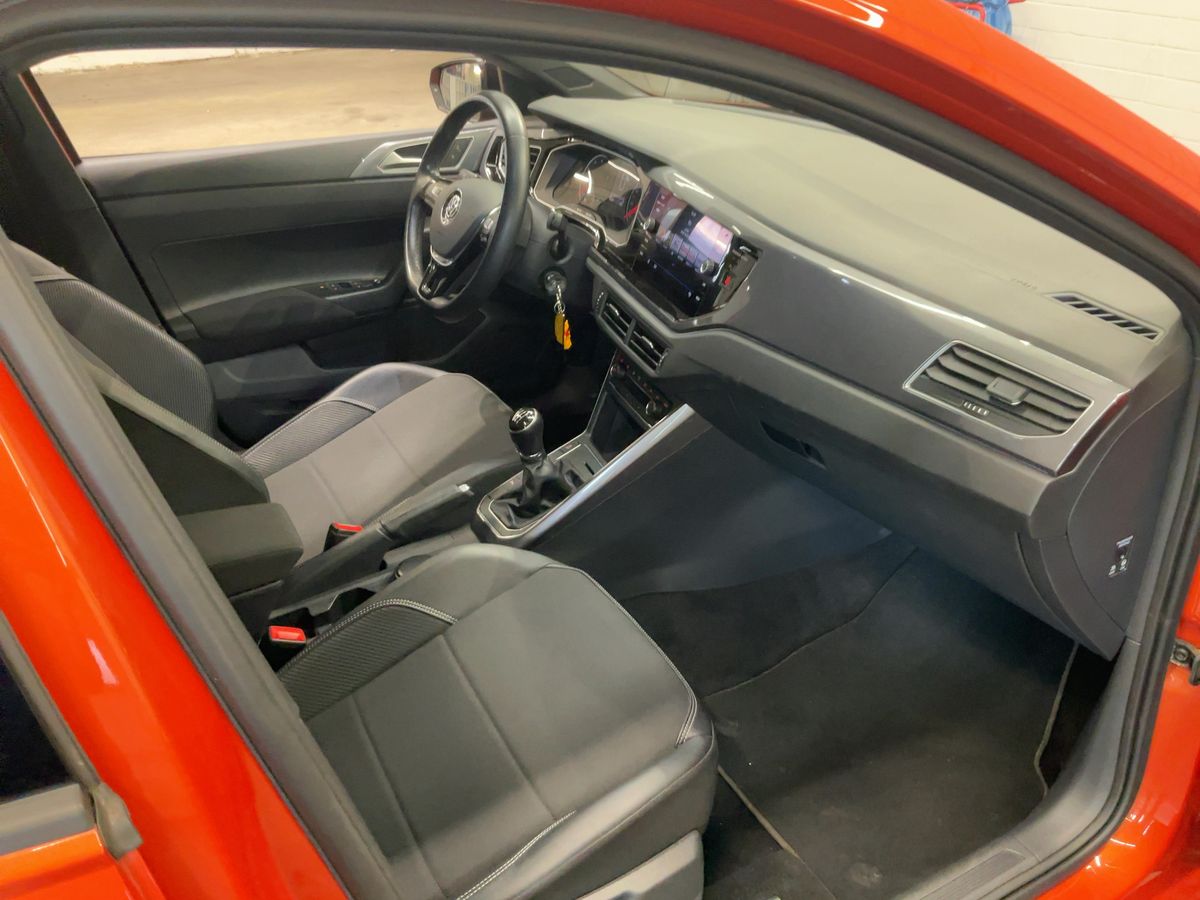 Fahrzeugabbildung Volkswagen Polo TSI Highline LED ACC App-Connect PDC SHZ LM