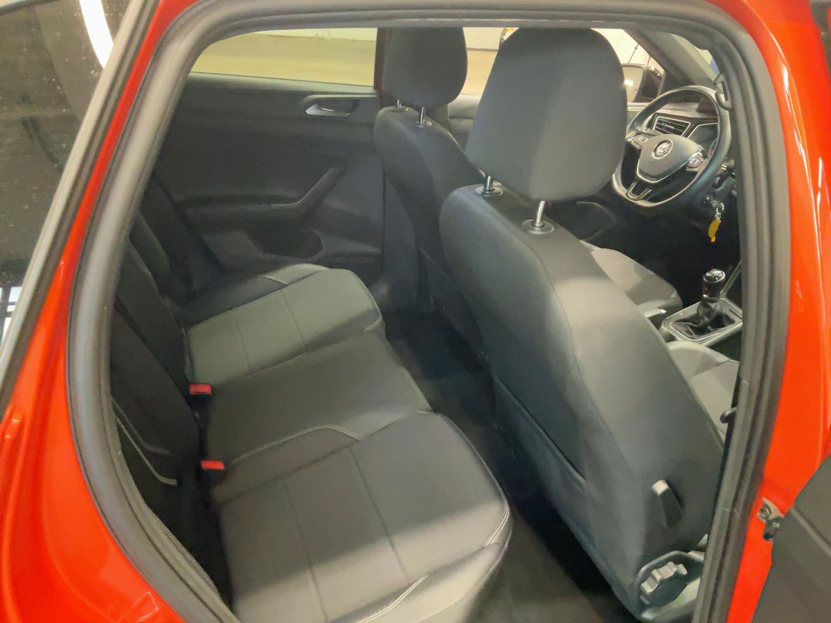 Fahrzeugabbildung Volkswagen Polo TSI Highline LED ACC App-Connect PDC SHZ LM