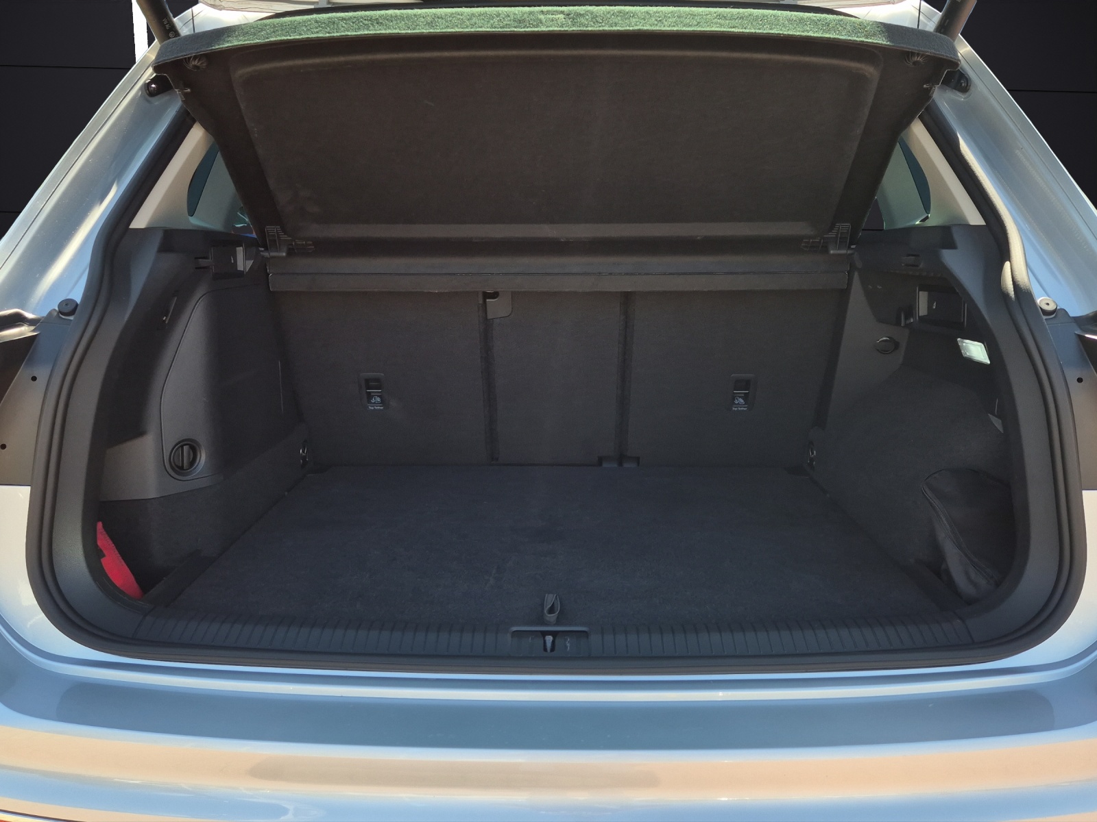Fahrzeugabbildung Volkswagen Tiguan eHybrid Life DSG Matrix AHK Navi AID ACC RFK SHZ