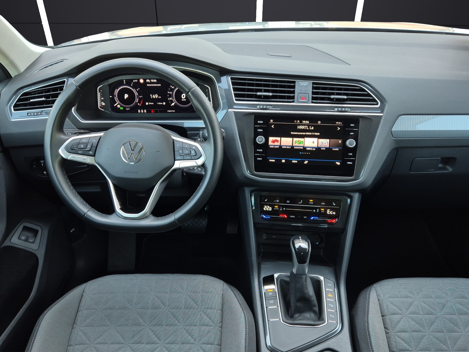 Fahrzeugabbildung Volkswagen Tiguan eHybrid Life DSG Matrix AHK Navi AID ACC RFK SHZ