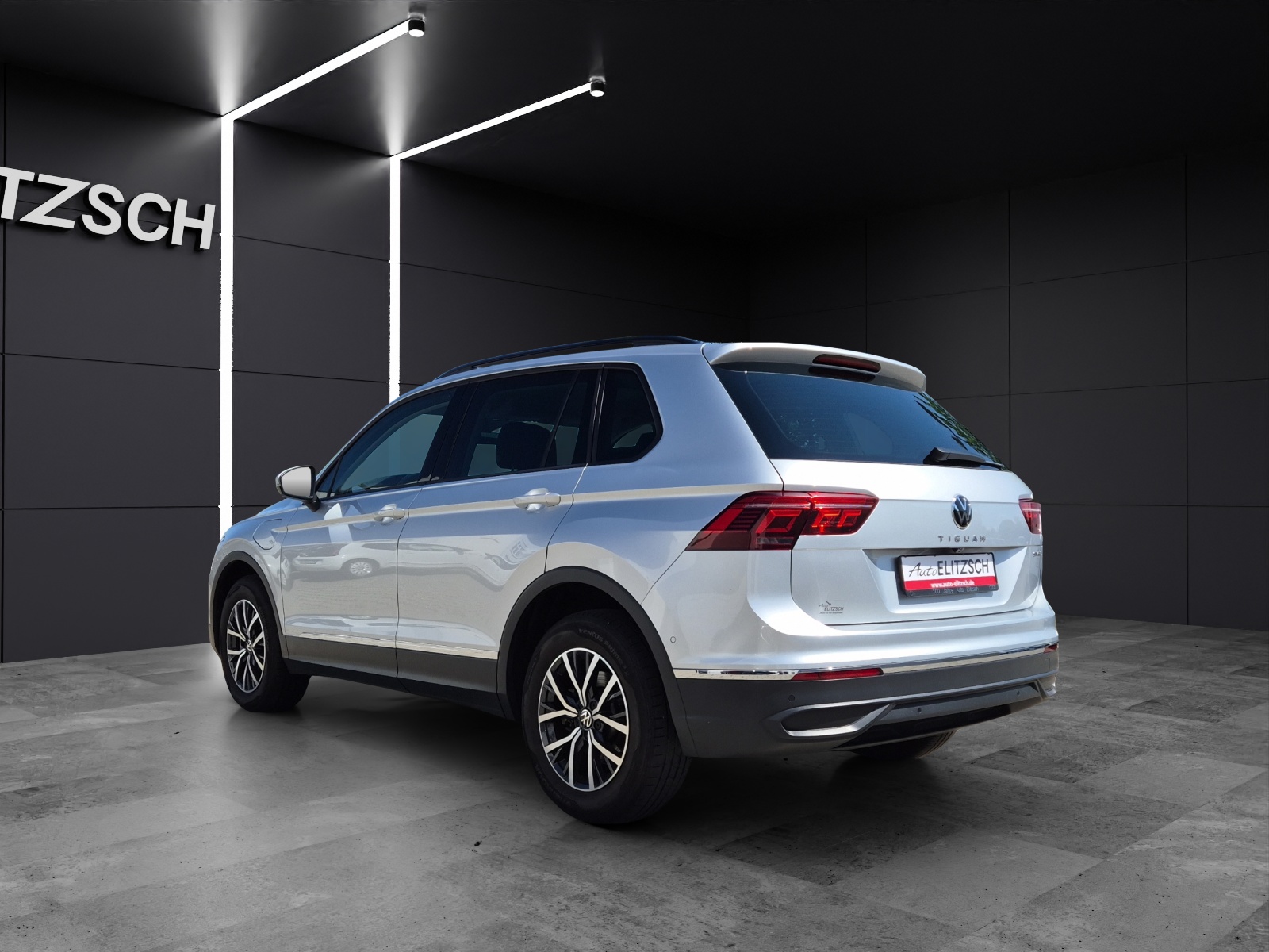 Fahrzeugabbildung Volkswagen Tiguan eHybrid Life DSG Matrix AHK Navi AID ACC RFK SHZ