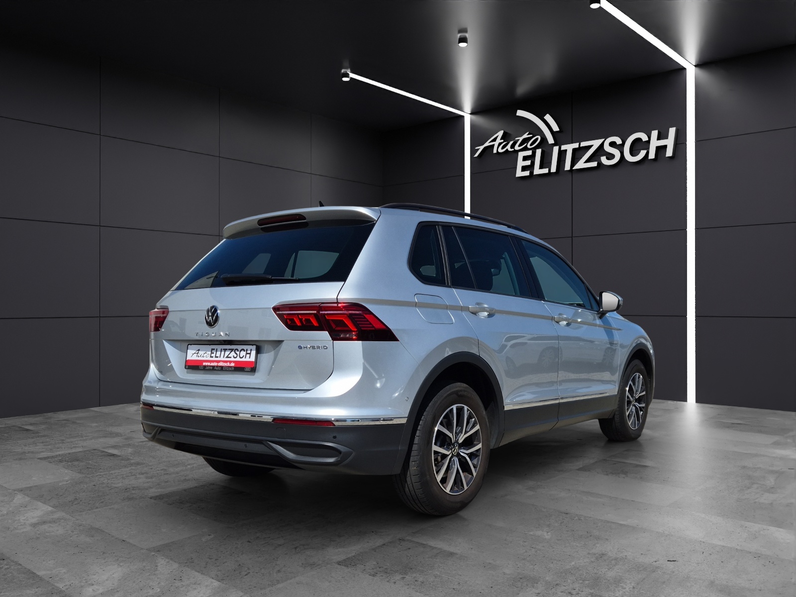 Fahrzeugabbildung Volkswagen Tiguan eHybrid Life DSG Matrix AHK Navi AID ACC RFK SHZ