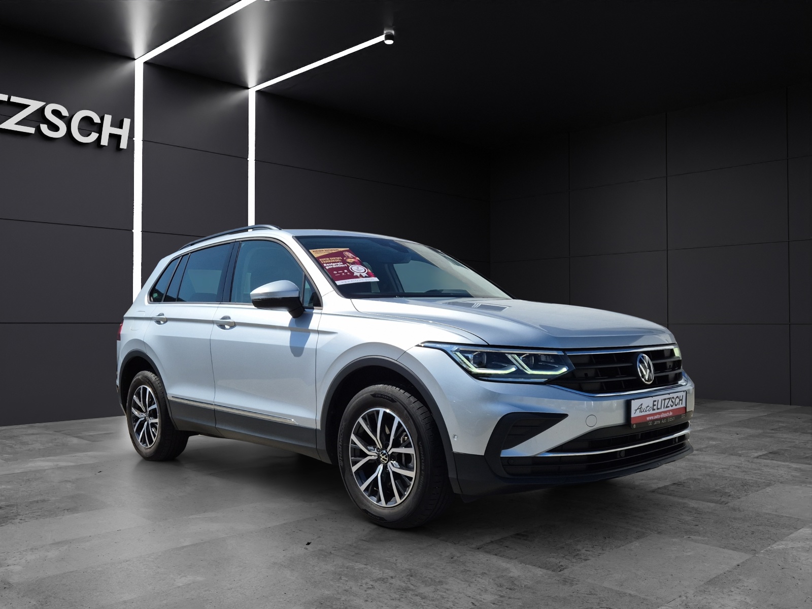 Fahrzeugabbildung Volkswagen Tiguan eHybrid Life DSG Matrix AHK Navi AID ACC RFK SHZ