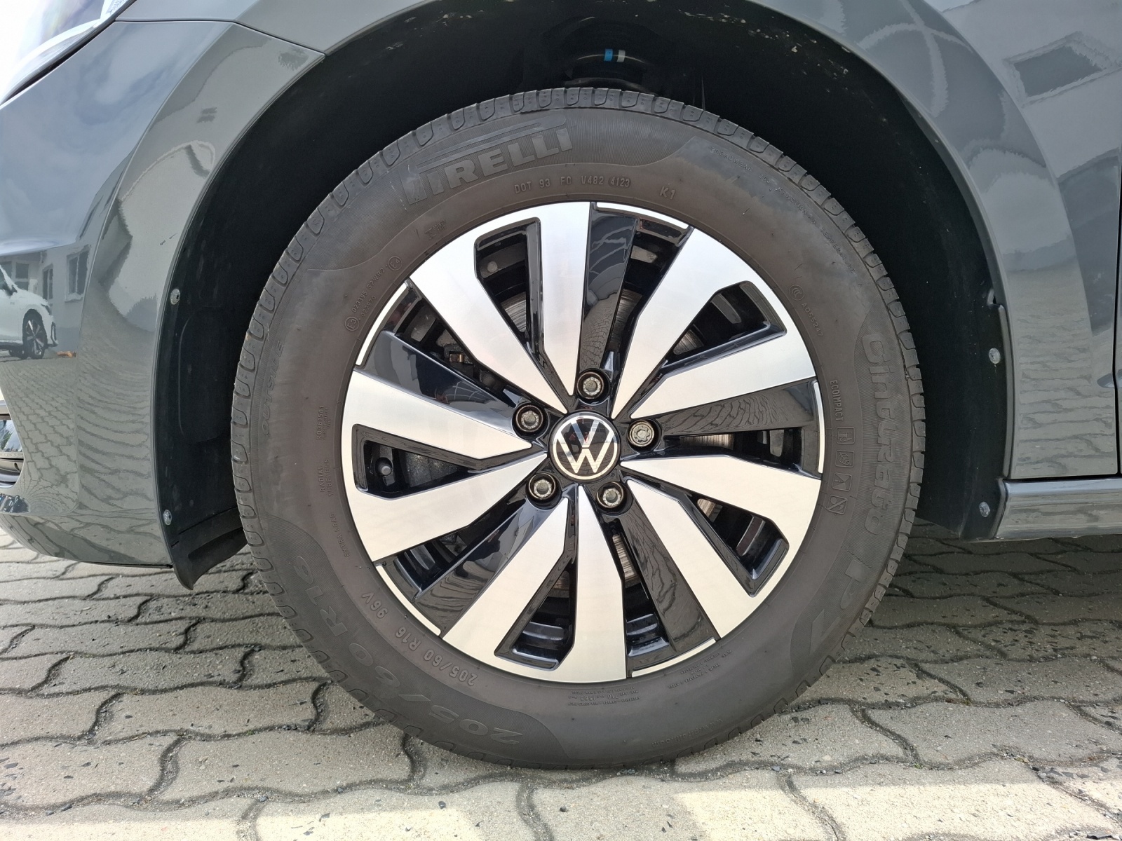 Fahrzeugabbildung Volkswagen Touran TSI Comfortline DSG 7-Si ACC PDC 4xSHZ LHZ
