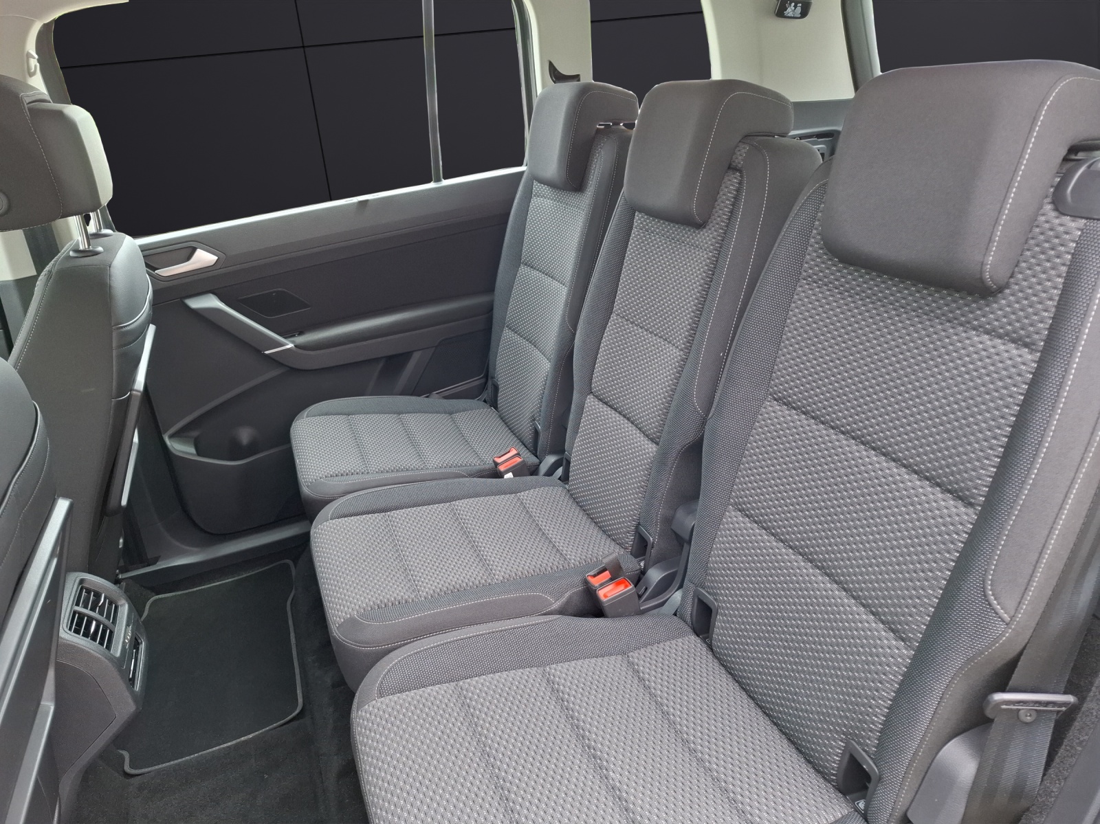 Fahrzeugabbildung Volkswagen Touran TSI Comfortline DSG 7-Si ACC PDC 4xSHZ LHZ