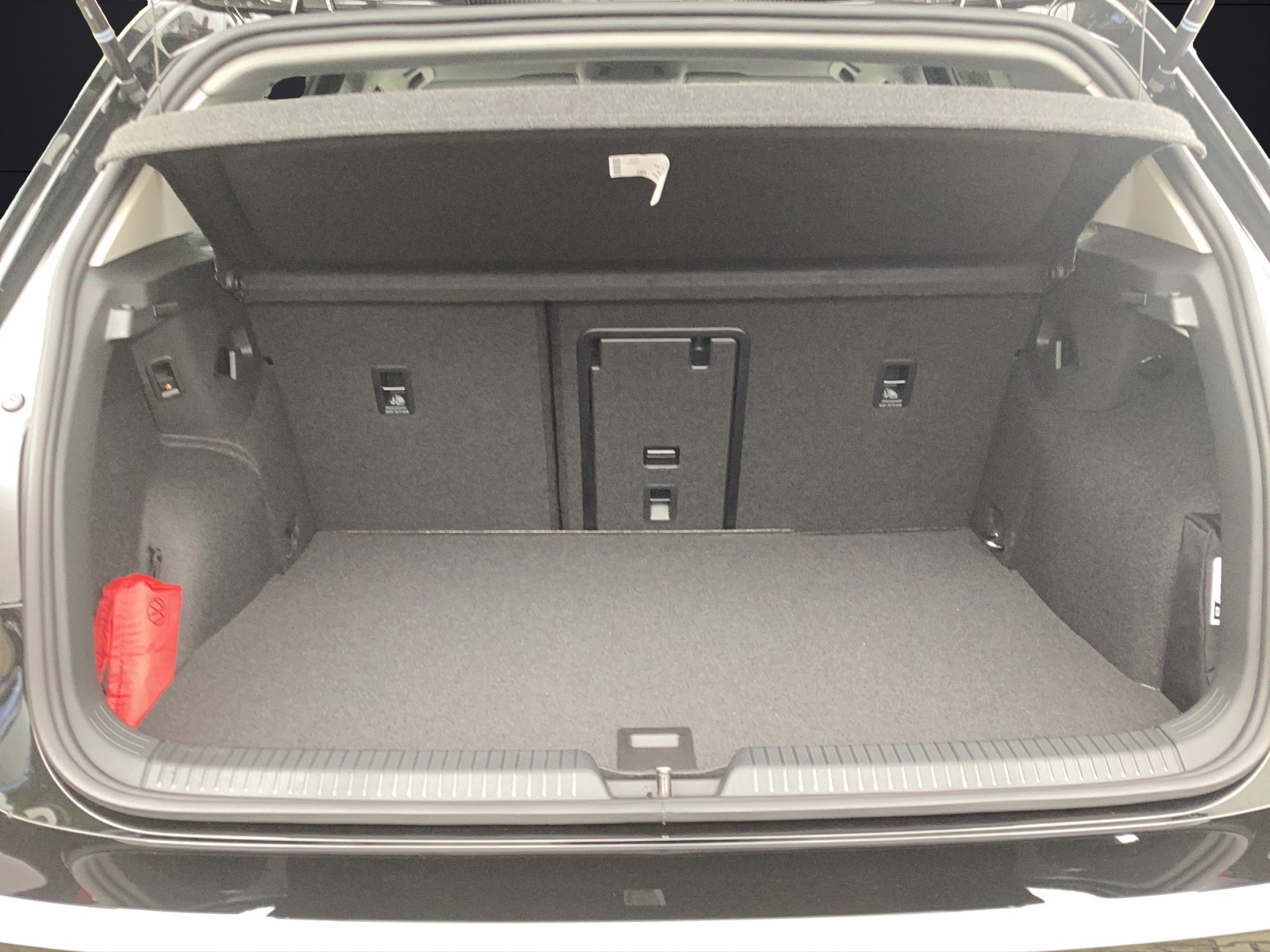 Fahrzeugabbildung Volkswagen Golf Energy AHZV LED DAB ACC