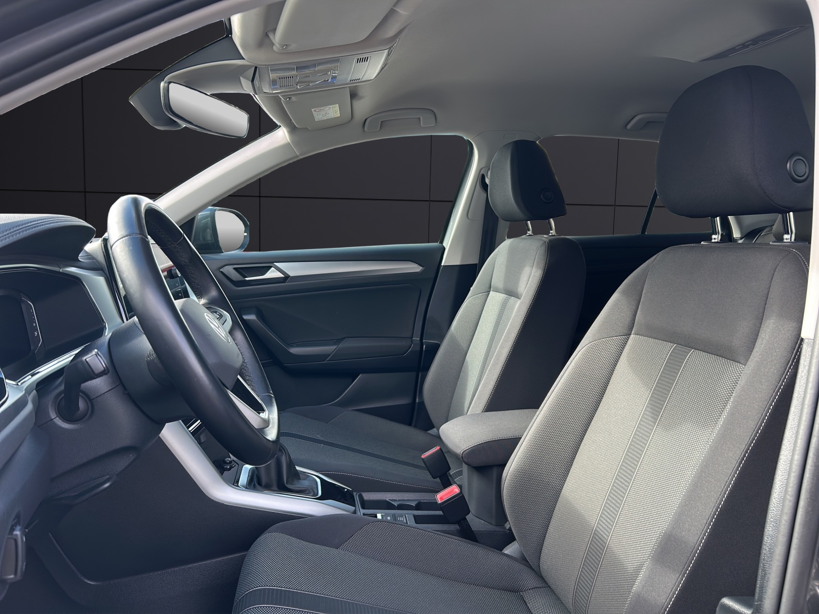 Fahrzeugabbildung Volkswagen T-Roc TSI Life LED Navi AID Park-assist SH