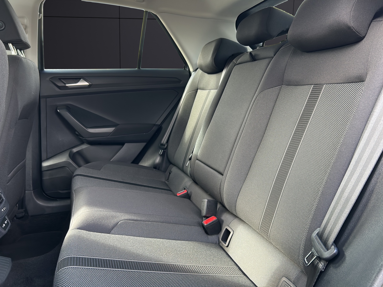 Fahrzeugabbildung Volkswagen T-Roc TSI Life LED Navi AID Park-assist SH