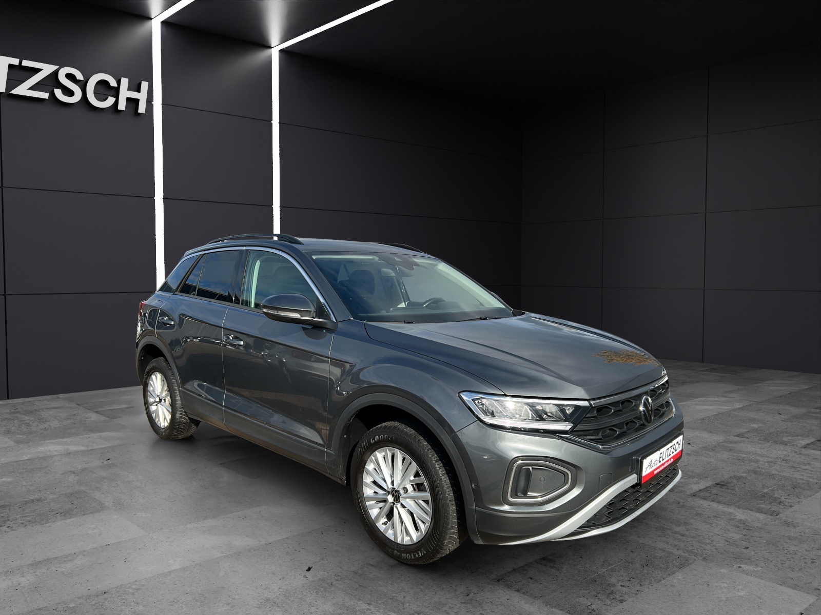 Fahrzeugabbildung Volkswagen T-Roc TSI Life LED Navi AID Park-assist SH