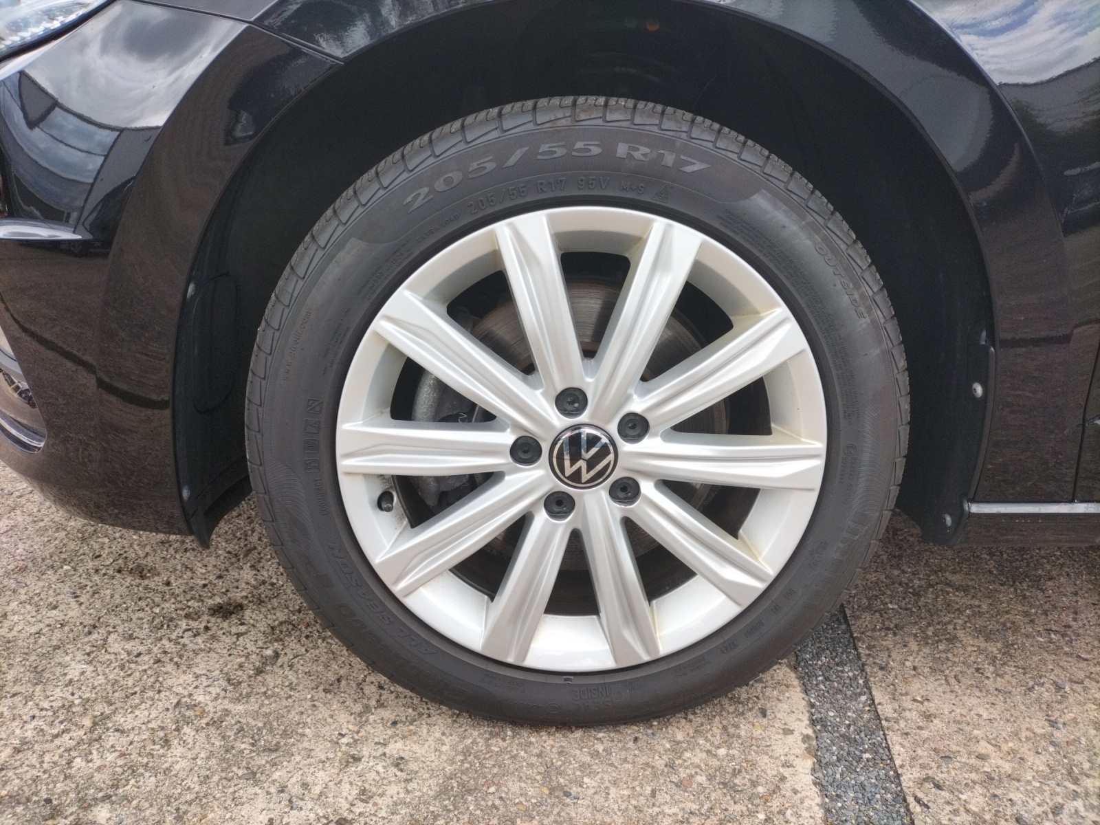 Fahrzeugabbildung Volkswagen Touran TDI Highline DSG LED AHK Navi AID ACC RFK SH