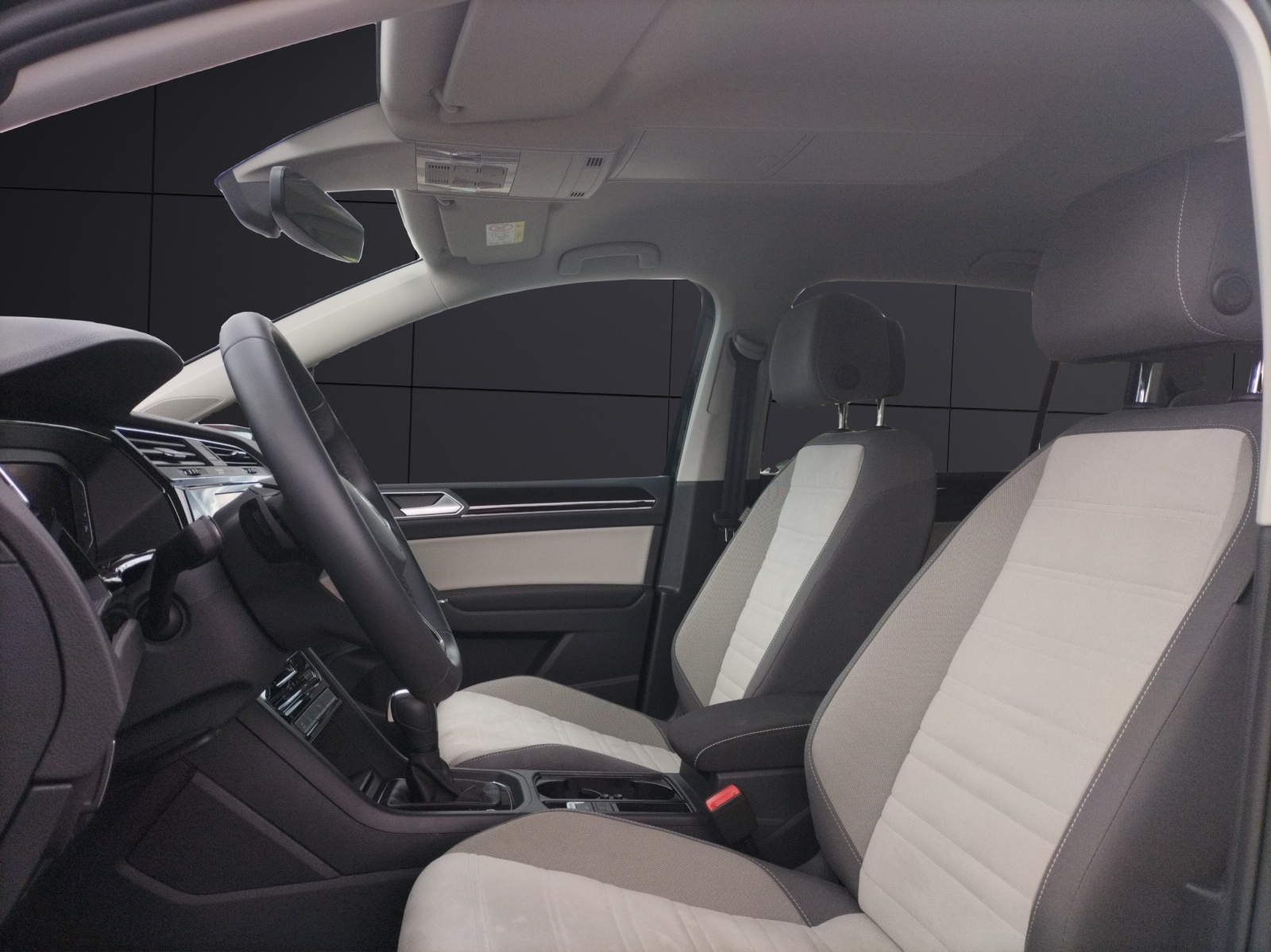 Fahrzeugabbildung Volkswagen Touran TDI Highline DSG LED AHK Navi AID ACC RFK SH