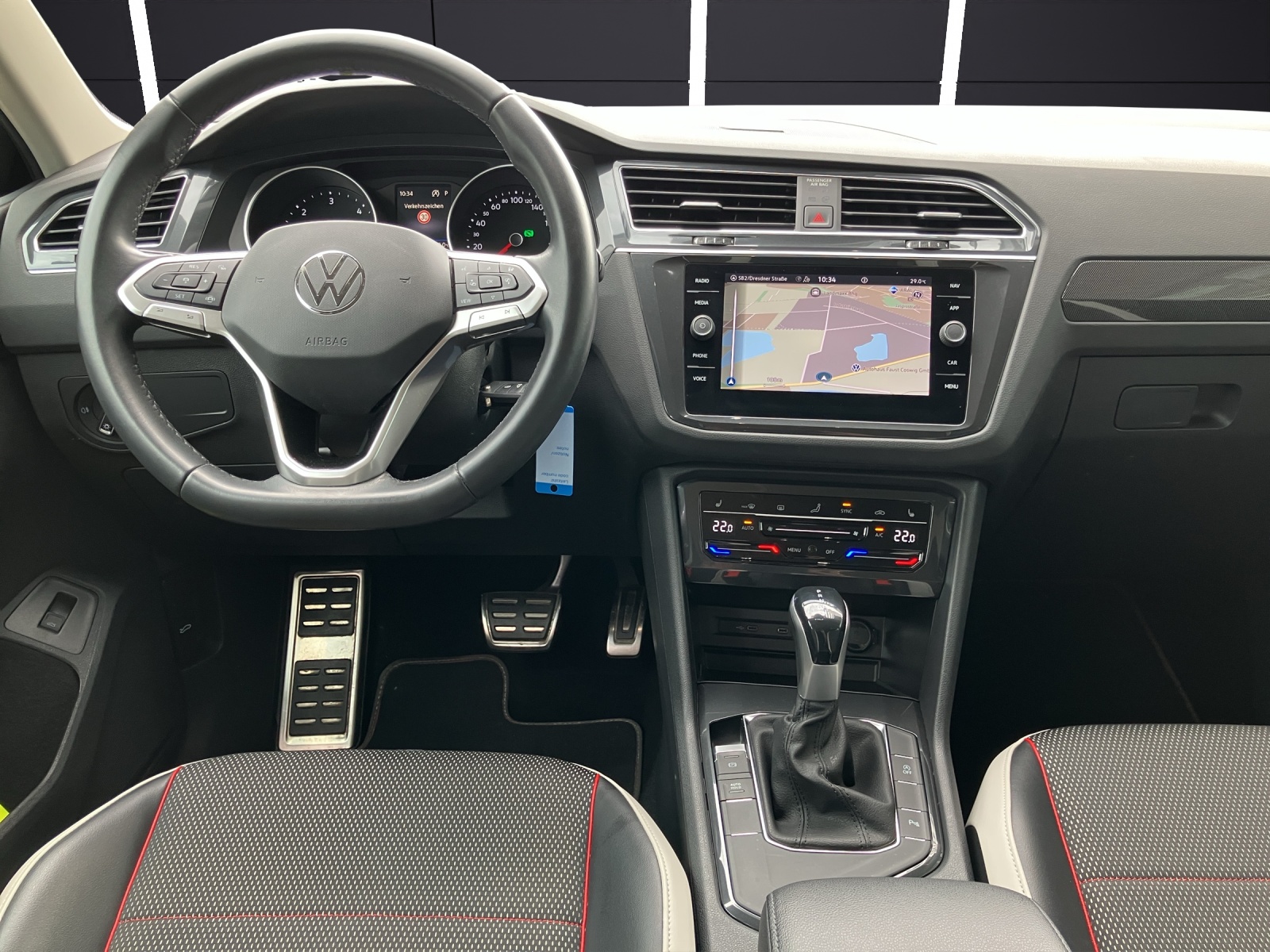 Fahrzeugabbildung Volkswagen Tiguan TDI Life DSG LED Navi ACC AHK PDC