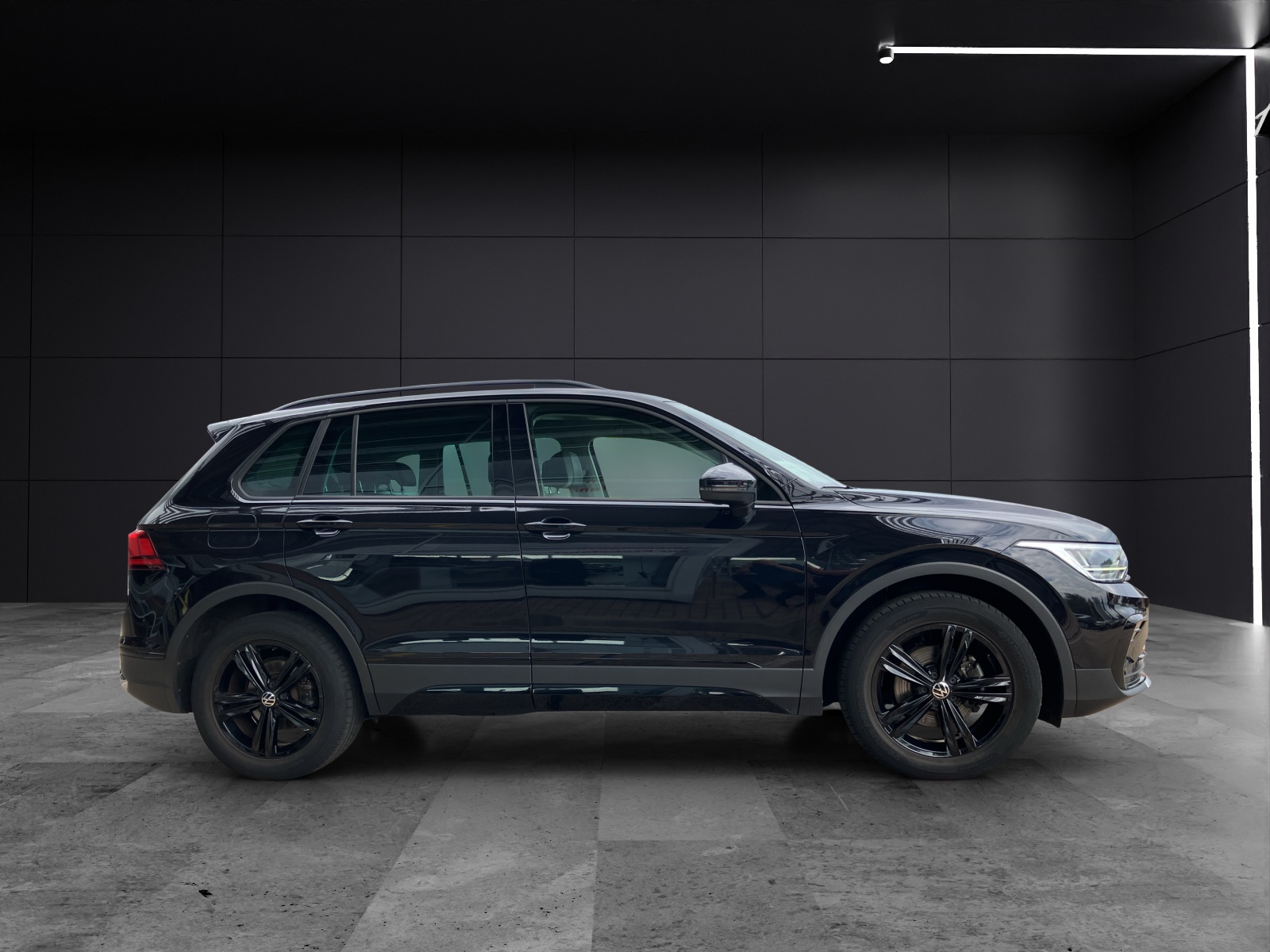 Fahrzeugabbildung Volkswagen Tiguan TDI Life DSG LED Navi ACC AHK PDC