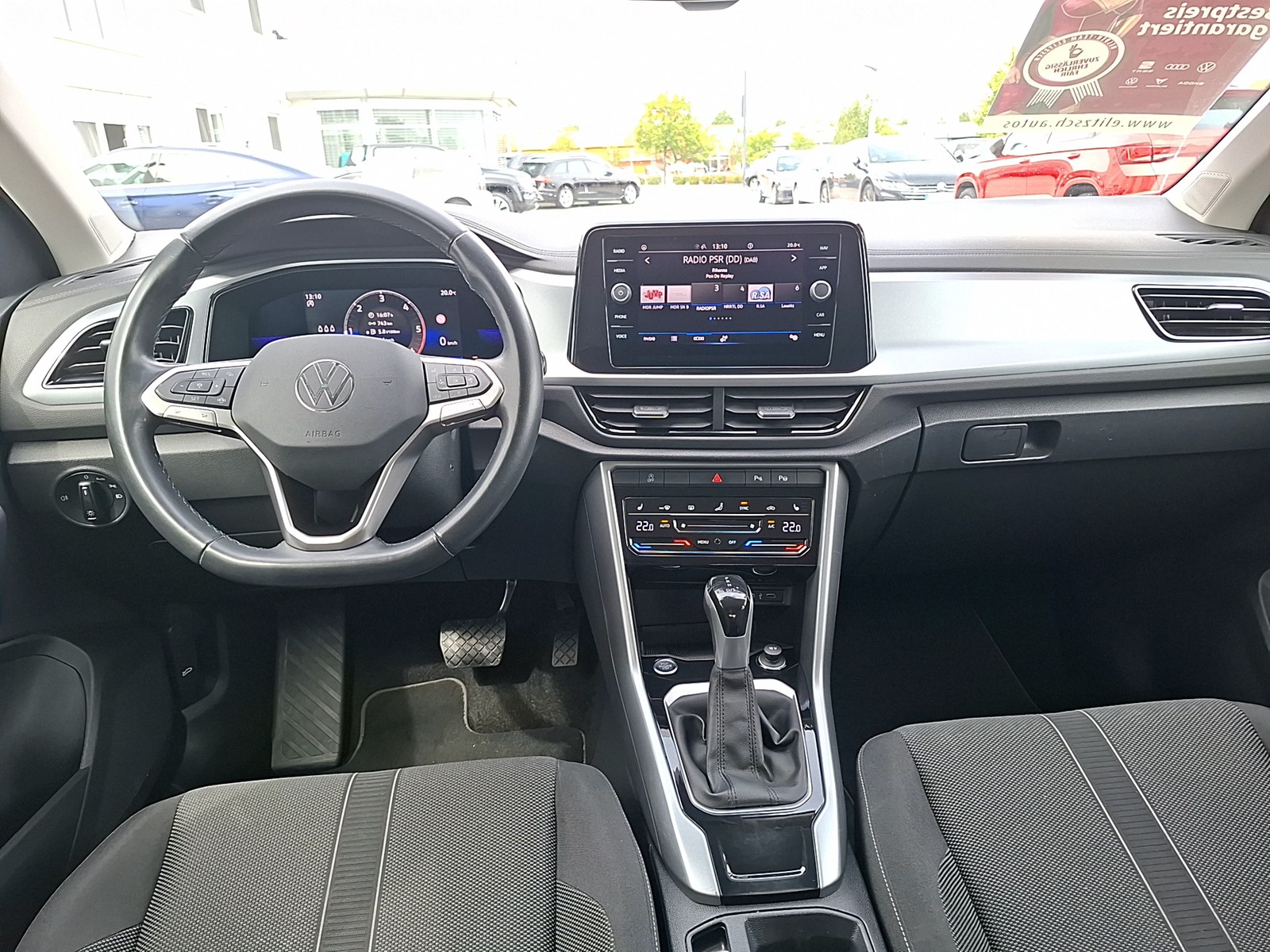 Fahrzeugabbildung Volkswagen T-Roc TDI Life DSG LED Navi AID ACC RFK SH