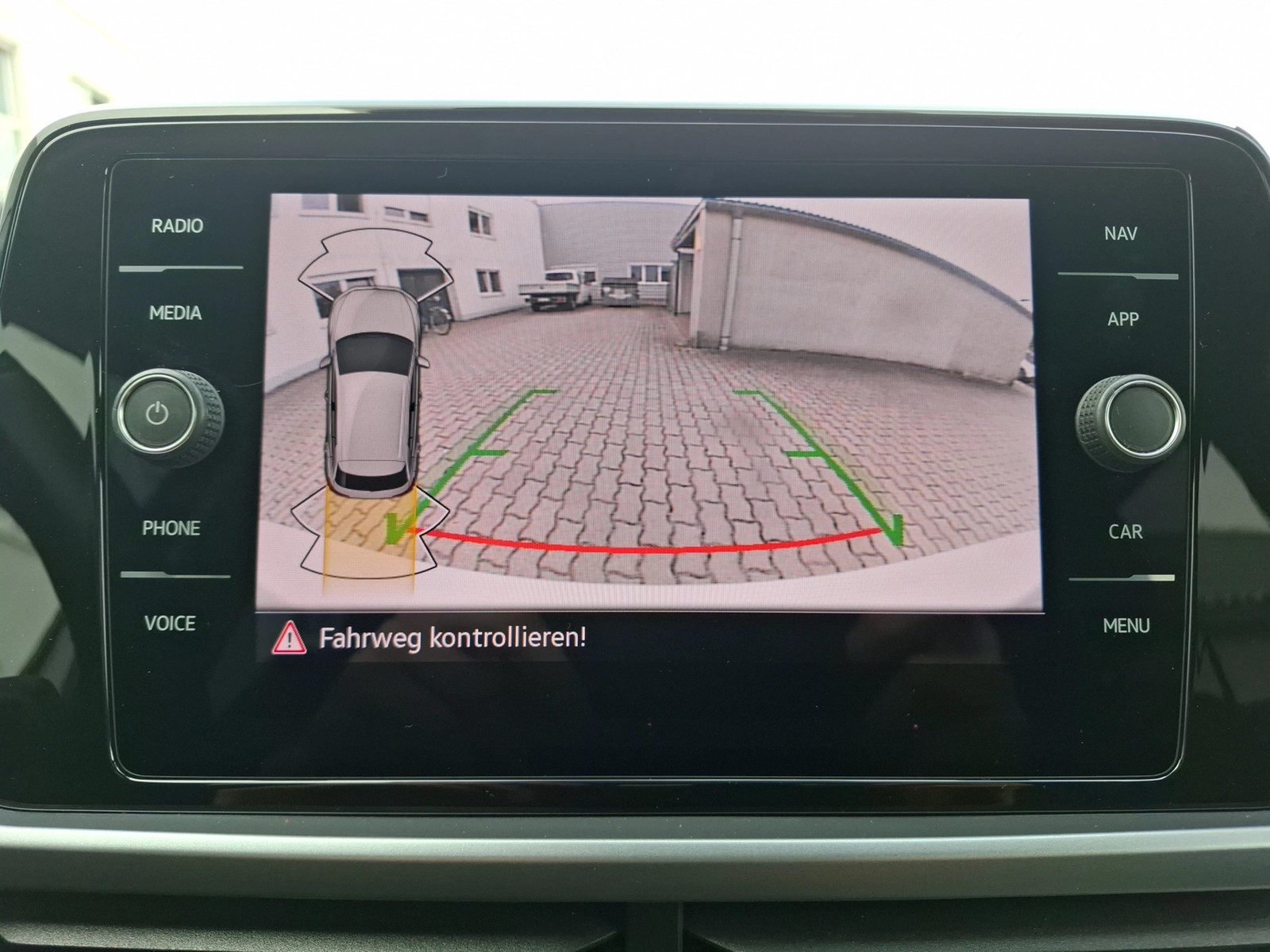 Fahrzeugabbildung Volkswagen T-Roc TDI Life DSG LED Navi AID ACC RFK SH