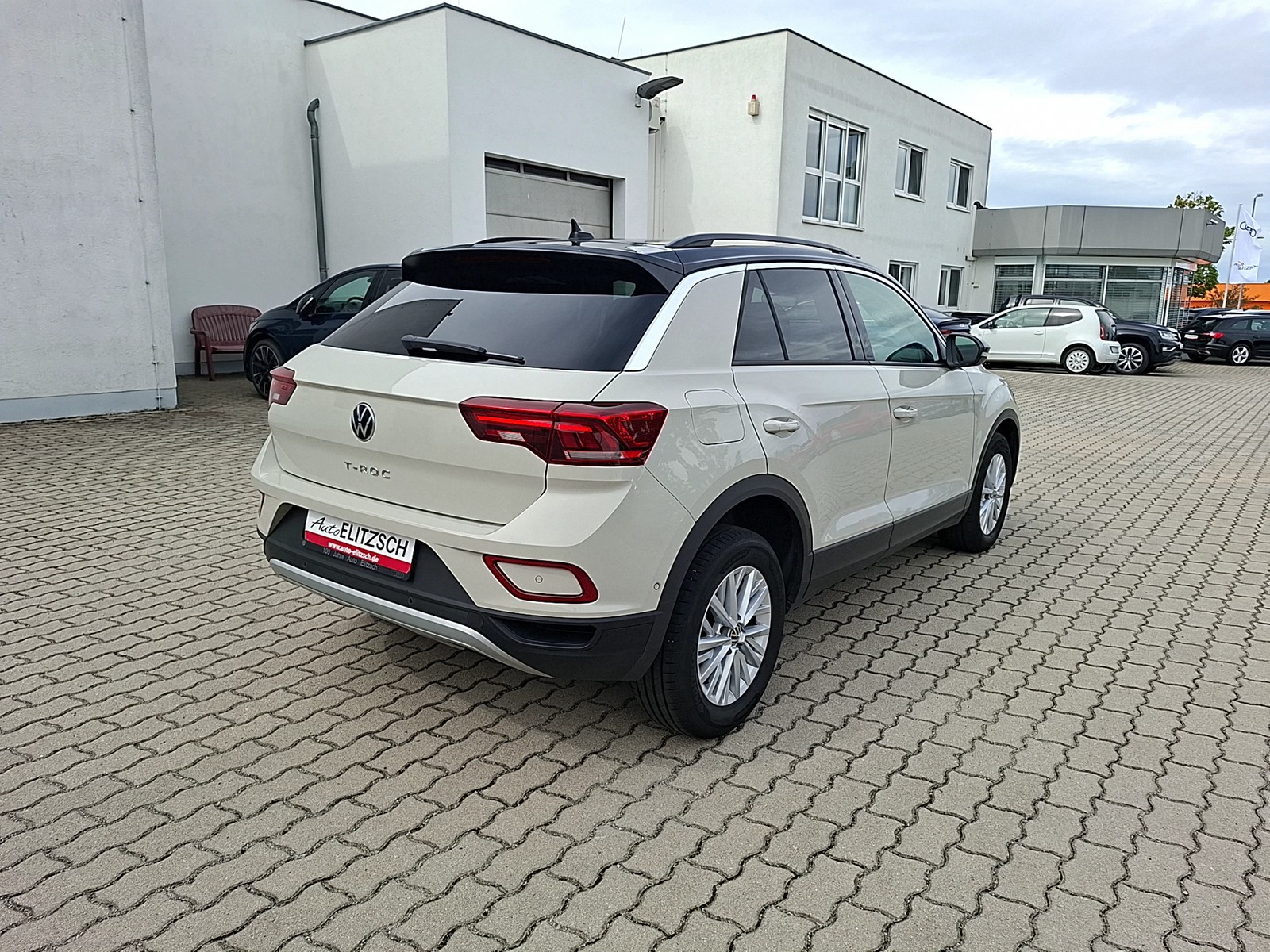 Fahrzeugabbildung Volkswagen T-Roc TDI Life DSG LED Navi AID ACC RFK SH