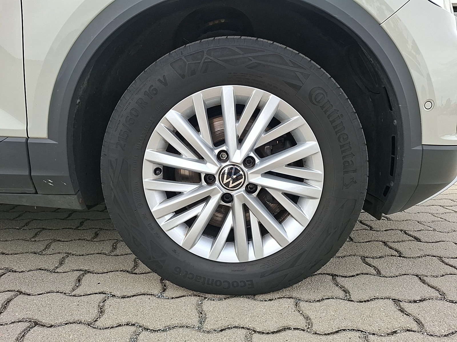 Fahrzeugabbildung Volkswagen T-Roc TDI Life DSG LED Navi AID ACC RFK SH