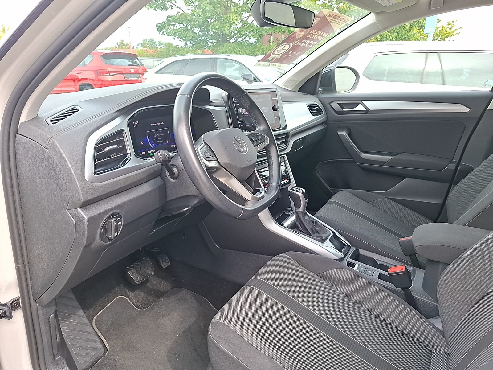Fahrzeugabbildung Volkswagen T-Roc TDI Life DSG LED Navi AID ACC RFK SH