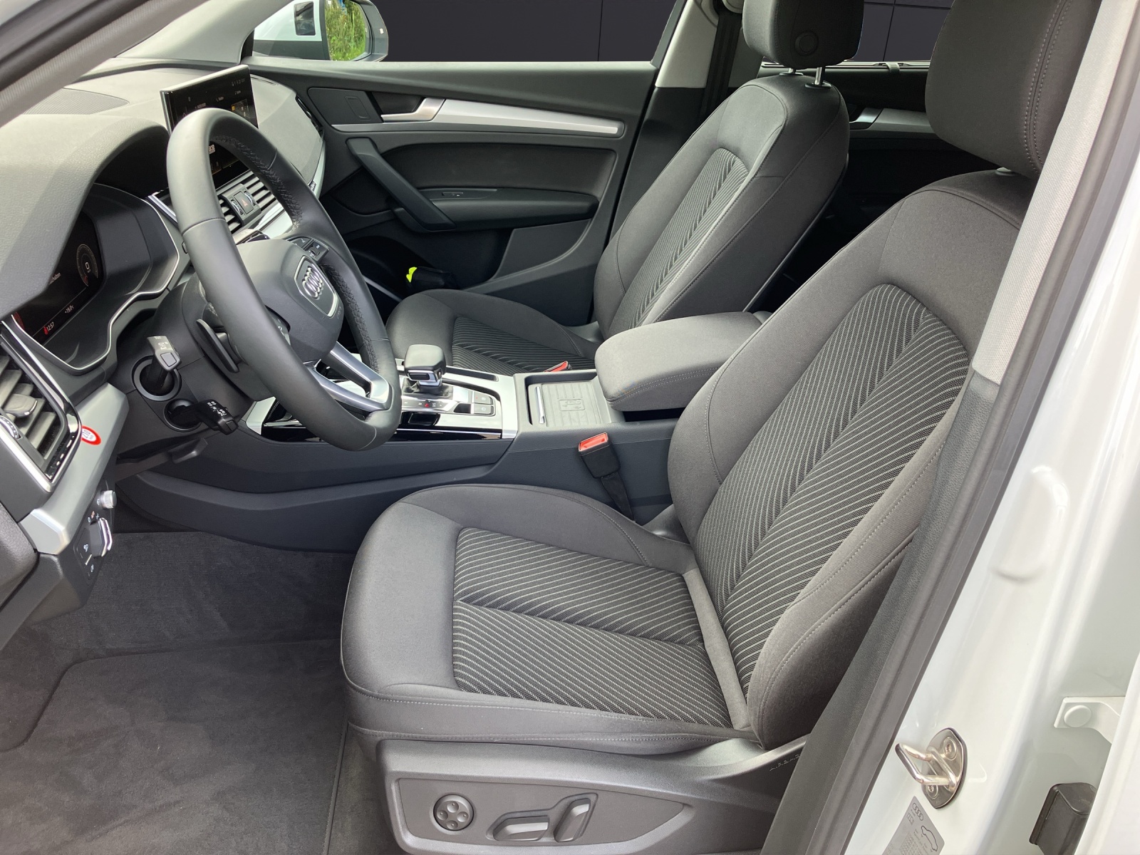 Fahrzeugabbildung Audi Q5 40 TFSI quattro advanced Matrix 18