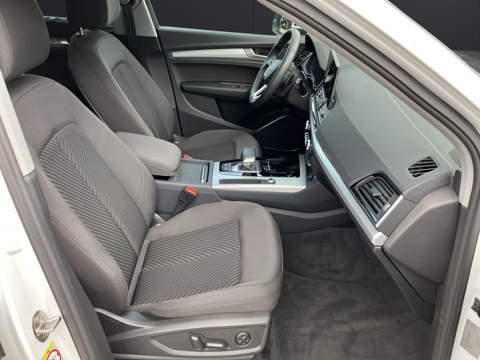 Fahrzeugabbildung Audi Q5 40 TFSI quattro advanced Matrix 18