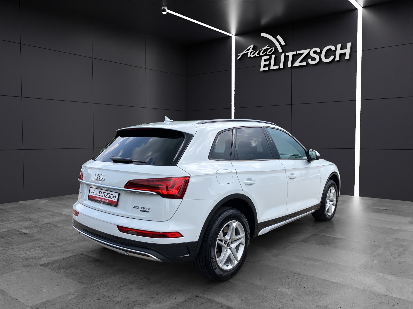 Fahrzeugabbildung Audi Q5 40 TFSI quattro advanced Matrix 18