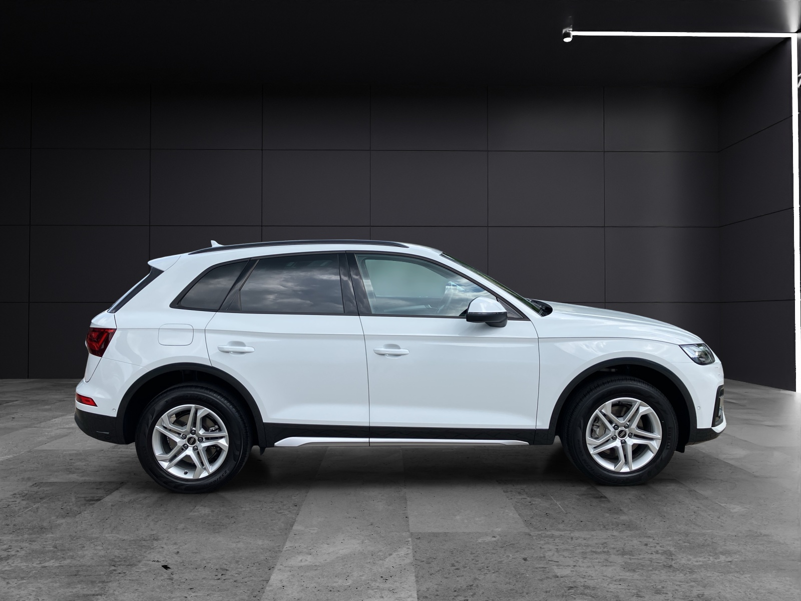 Fahrzeugabbildung Audi Q5 40 TFSI quattro advanced Matrix 18
