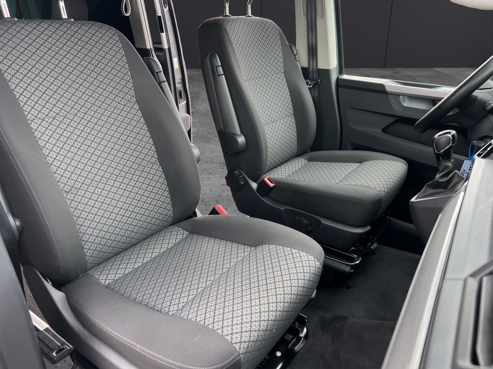 Fahrzeugabbildung Volkswagen T6 California T6.1 TDI Beach Tour Edition DSG LED Navi ACC 4M AHK RFK Stdhzg. SH