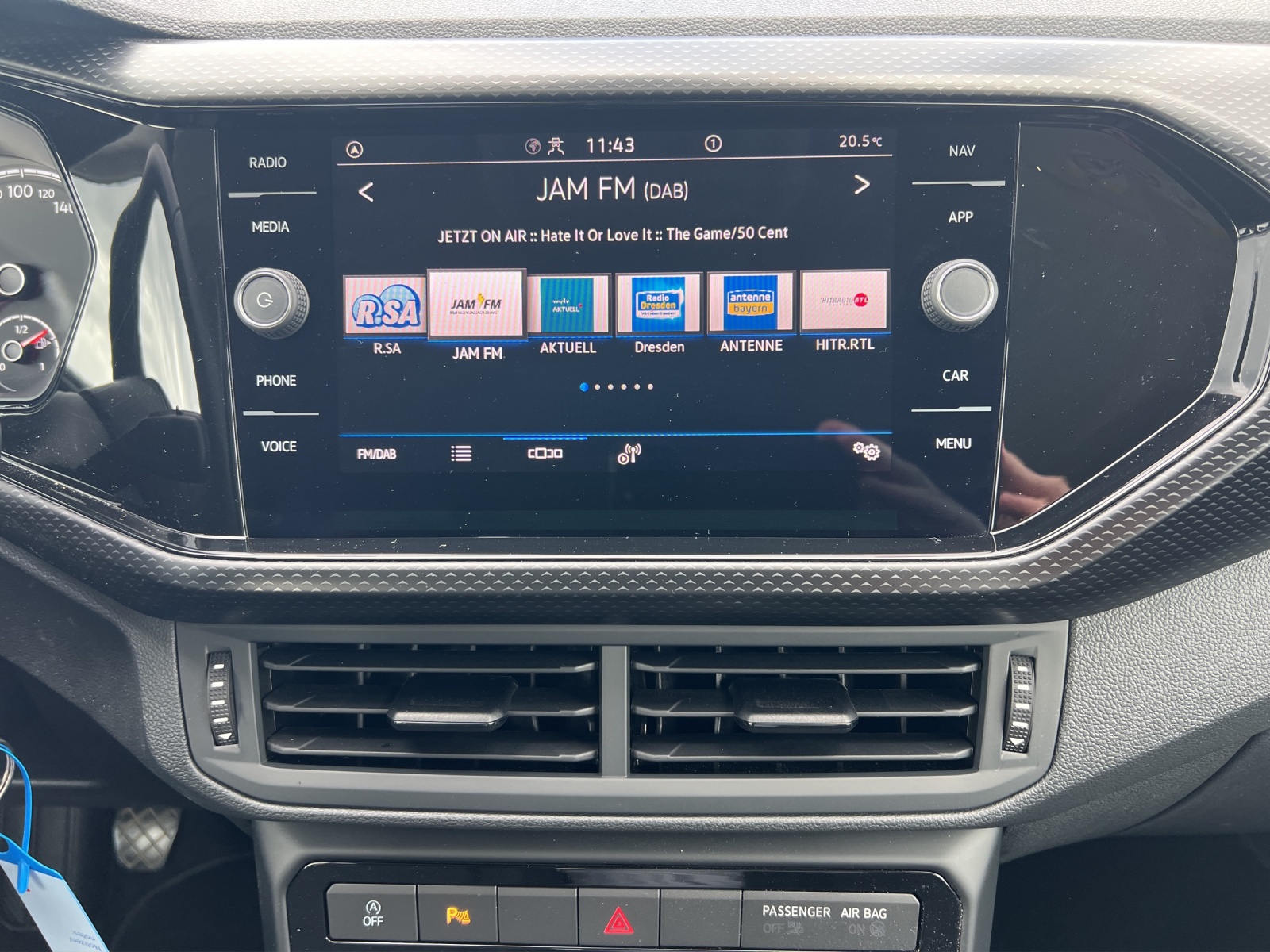 Fahrzeugabbildung Volkswagen T-Cross Life TSI LED ACC SHZ PDC WeConnect