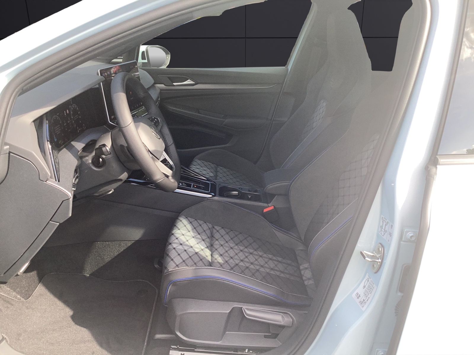 Fahrzeugabbildung Volkswagen Golf 1.5 eTSI DSG R-Line LED DAB ACC