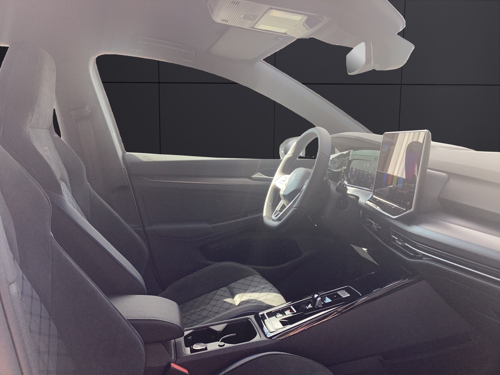 Fahrzeugabbildung Volkswagen Golf 1.5 eTSI DSG R-Line LED DAB ACC
