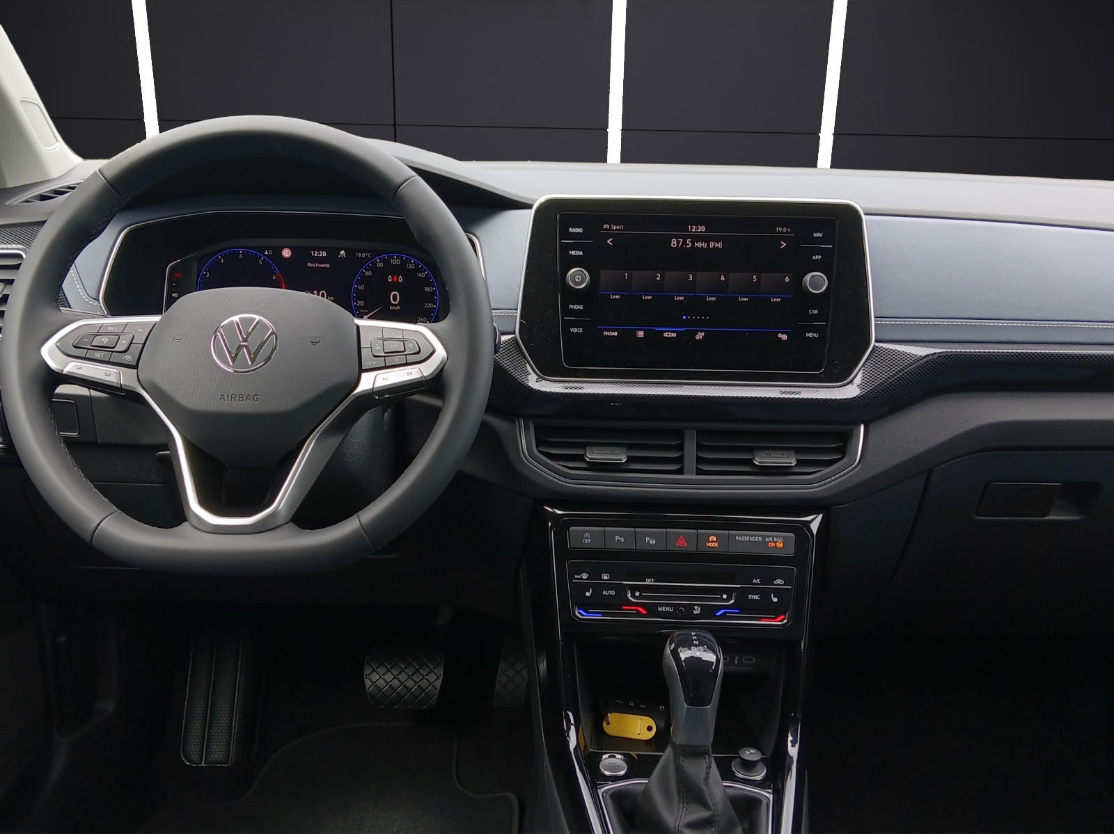 Fahrzeugabbildung Volkswagen T-Cross TSI Style DSG Matrix Navi AID ACC RFK SH 18